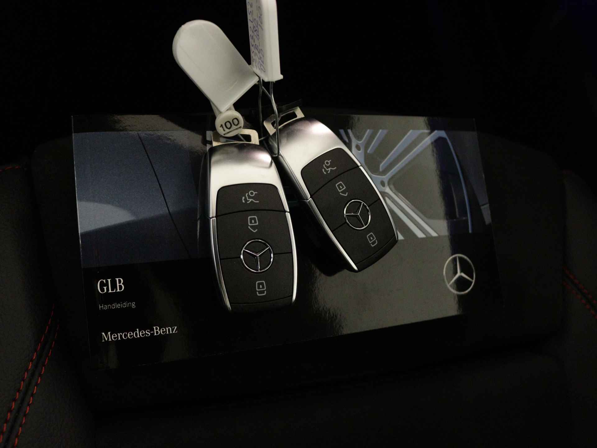 Mercedes-Benz GLB 200 AMG Line | Trekhaak | Nightpakket | Premium Plus pakket | USB-pakket plus | Keyless-Go comfortpakket | Burmester Surround Sound systeem | Parkeerpakket met 360°-camera | Head-up display | - 11/40