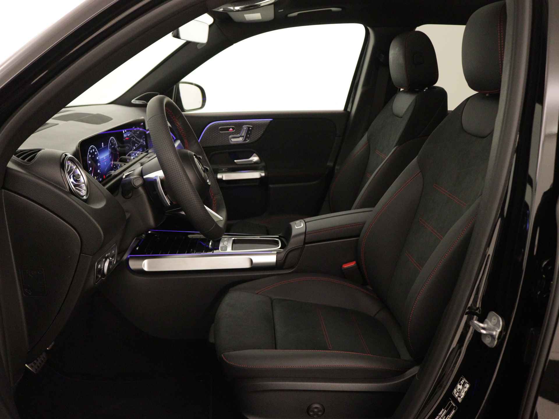 Mercedes-Benz GLB 200 AMG Line | Trekhaak | Nightpakket | Premium Plus pakket | USB-pakket plus | Keyless-Go comfortpakket | Burmester Surround Sound systeem | Parkeerpakket met 360°-camera | Head-up display | - 15/40