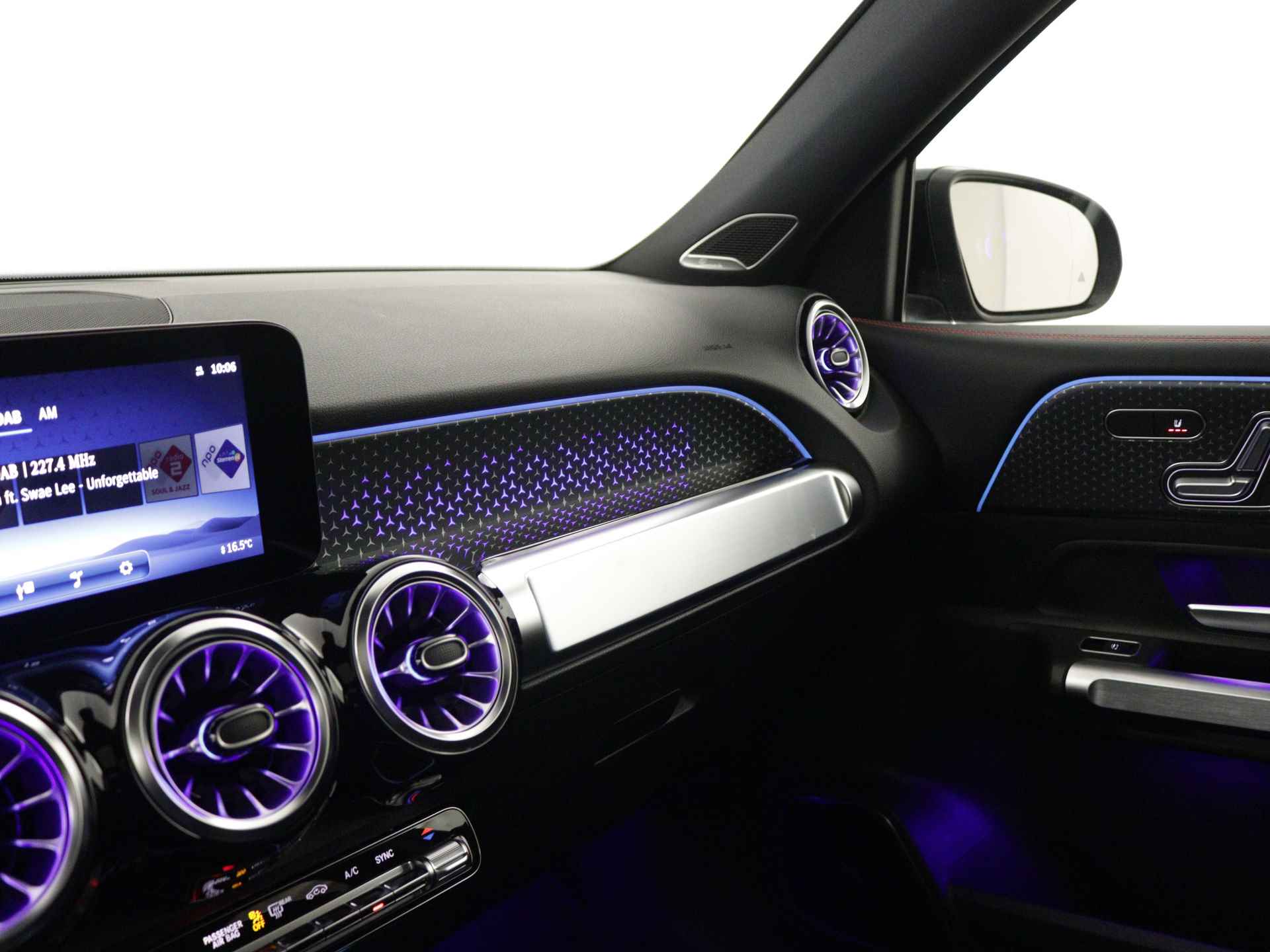 Mercedes-Benz GLB 200 AMG Line | Trekhaak | Nightpakket | Premium Plus pakket | USB-pakket plus | Keyless-Go comfortpakket | Burmester Surround Sound systeem | Parkeerpakket met 360°-camera | Head-up display | - 20/40