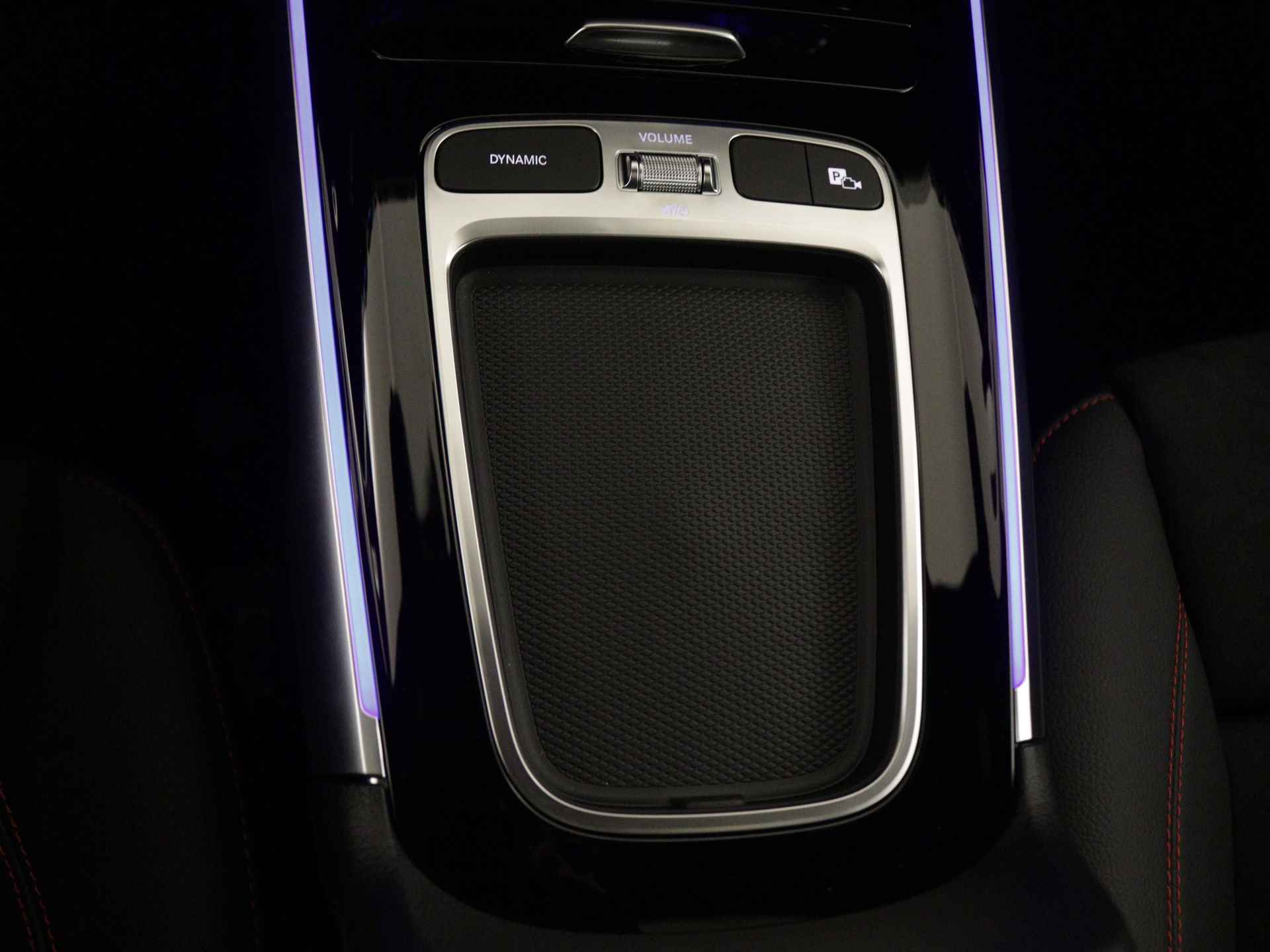 Mercedes-Benz GLB 200 AMG Line | Trekhaak | Nightpakket | Premium Plus pakket | USB-pakket plus | Keyless-Go comfortpakket | Burmester Surround Sound systeem | Parkeerpakket met 360°-camera | Head-up display | - 29/40