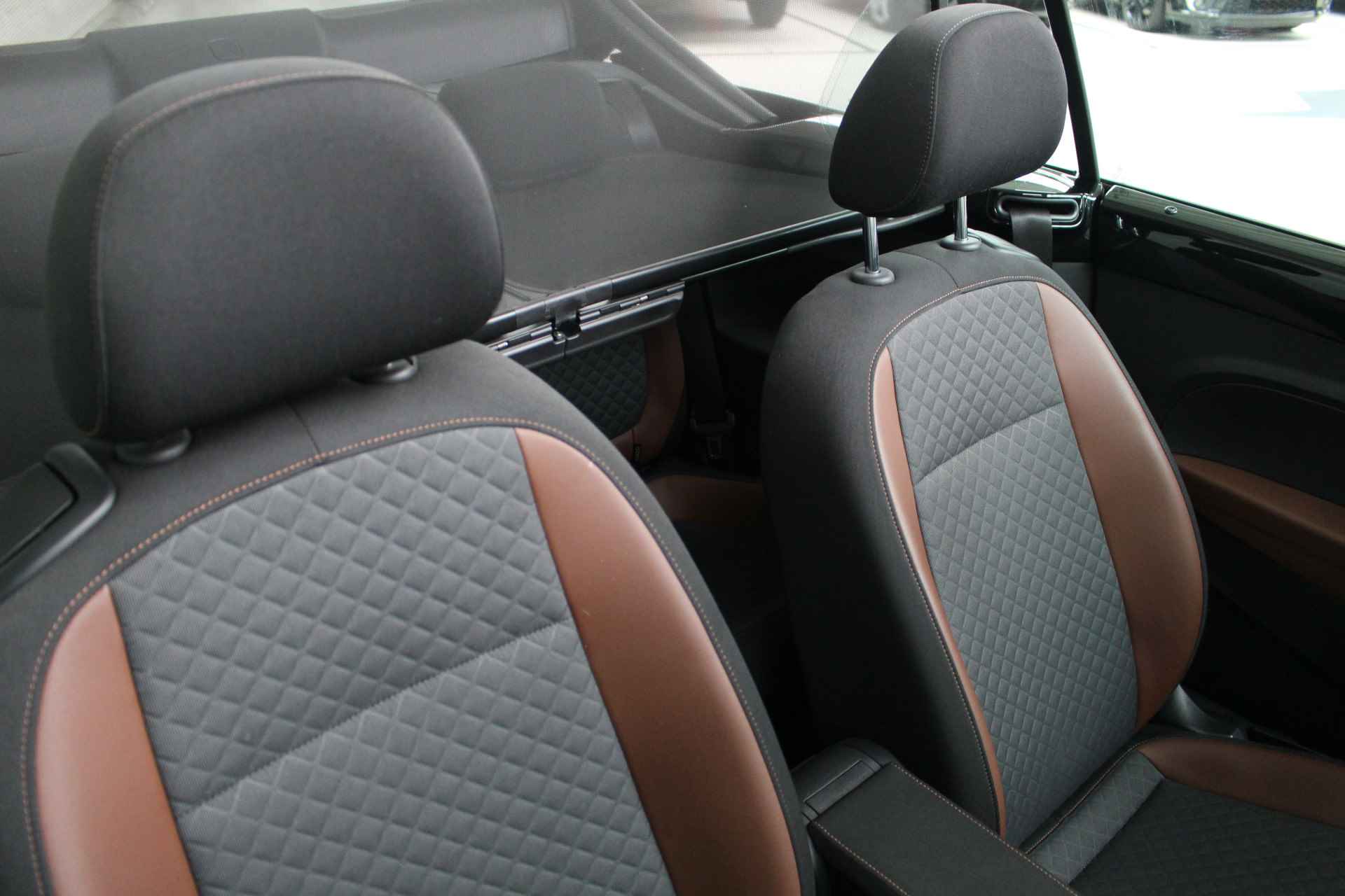 Volkswagen Beetle Cabriolet 1.4 TSI 150PK DSG Allstar Navigatie | Stoelverwarming | Inklapbare spiegels | 17" Velgen . - 7/28