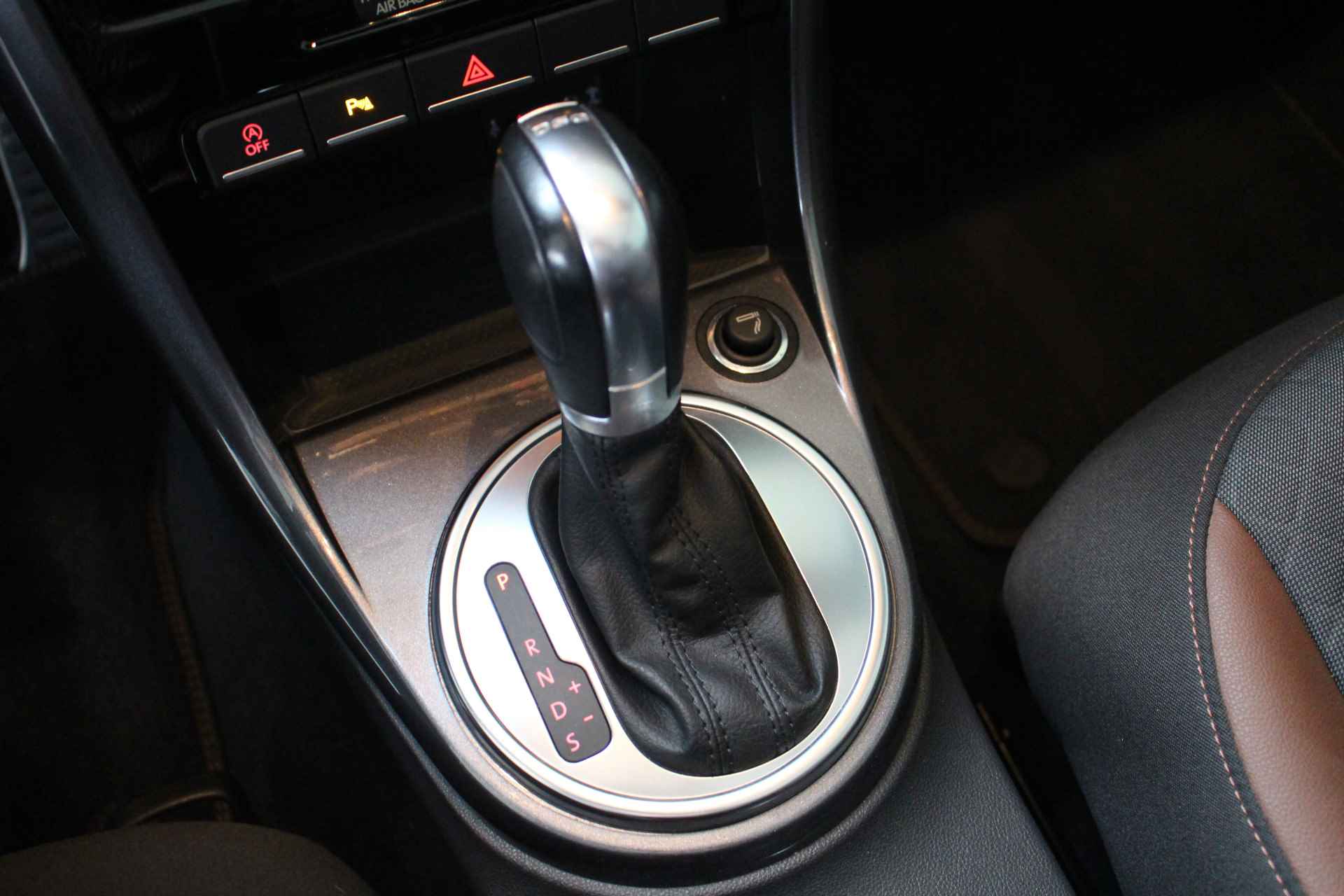 Volkswagen Beetle Cabriolet 1.4 TSI 150PK DSG Allstar Navigatie | Stoelverwarming | Inklapbare spiegels | 17" Velgen . - 22/28
