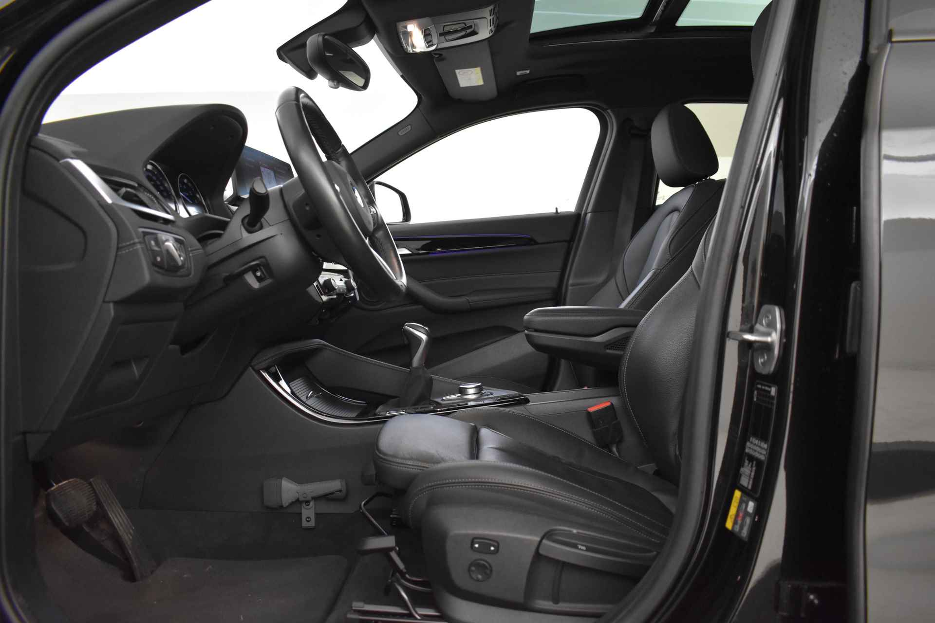BMW X2 xDrive25e High Executive M Sportpakket / Panoramadak / Sportstoelen / LED / Head-Up / Park Assistant / Leder / Navigatie Plus / Verwarmd Stuurwiel - 13/50