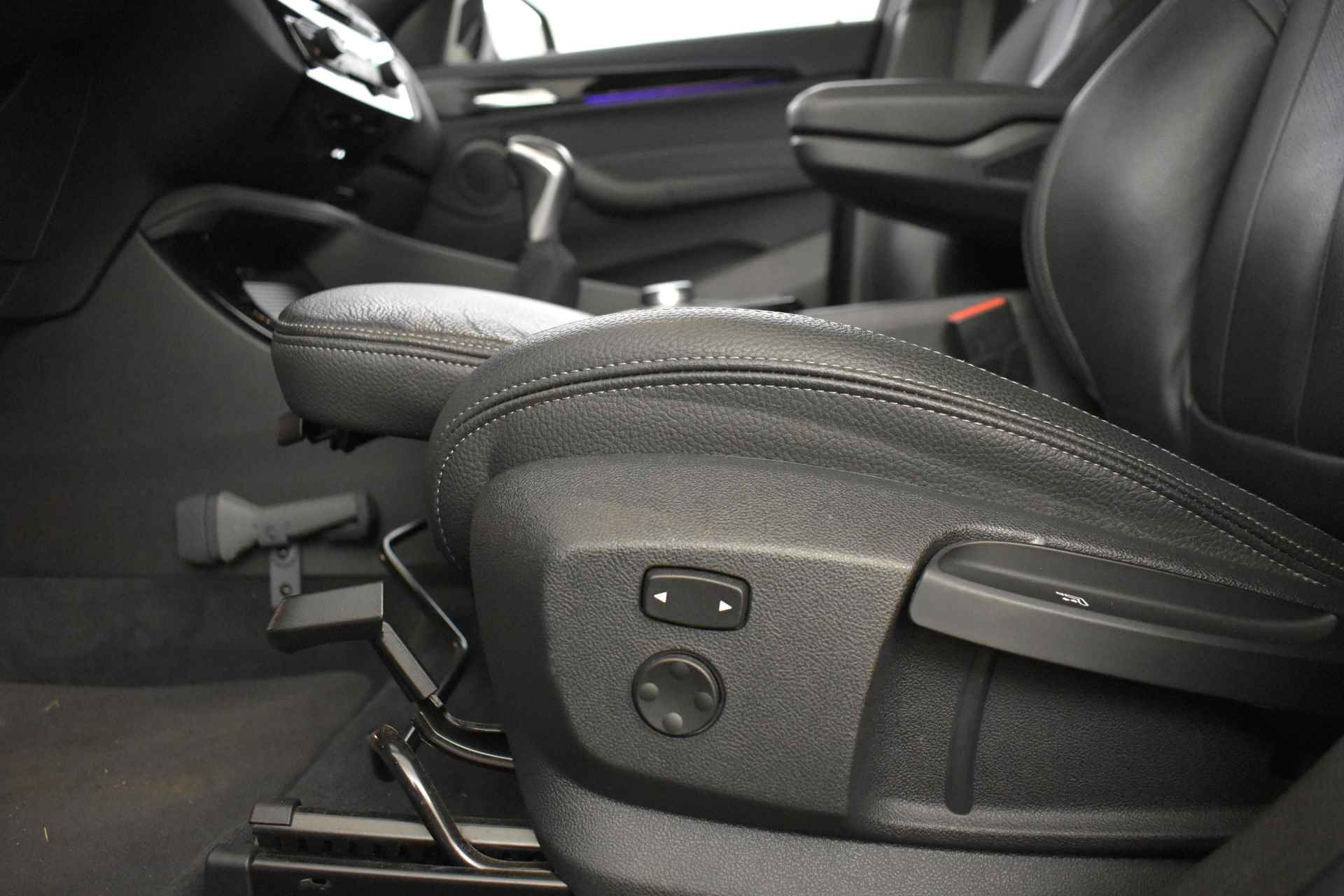 BMW X2 xDrive25e High Executive M Sport Automaat / Panoramadak / Sportstoelen / LED / Head-Up / Park Assistant / Leder / Navigatie Plus / Verwarmd Stuurwiel - 17/50