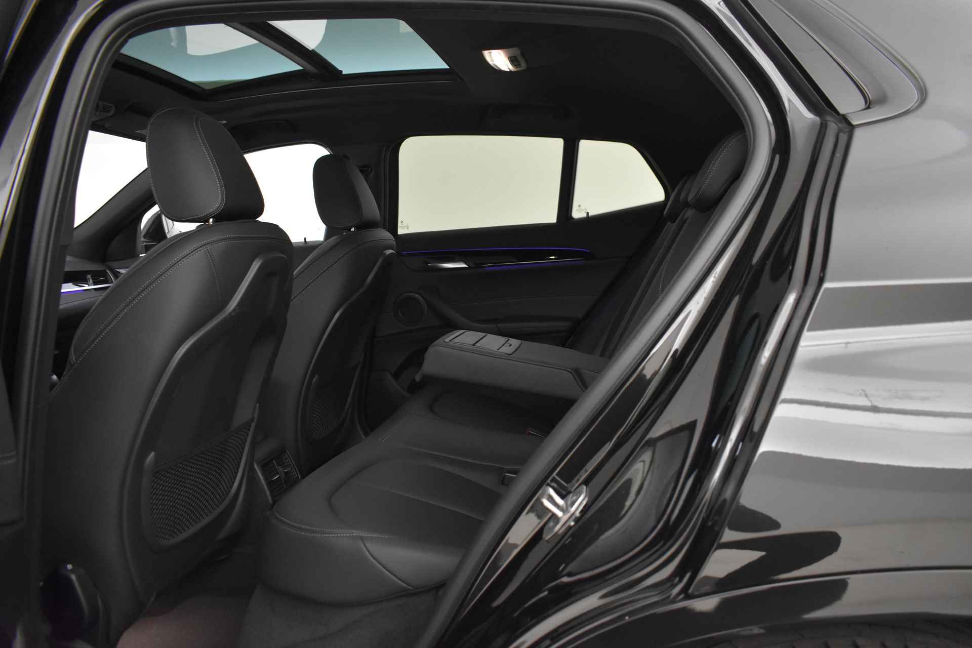 BMW X2 xDrive25e High Executive M Sportpakket / Panoramadak / Sportstoelen / LED / Head-Up / Park Assistant / Leder / Navigatie Plus / Verwarmd Stuurwiel - 19/50