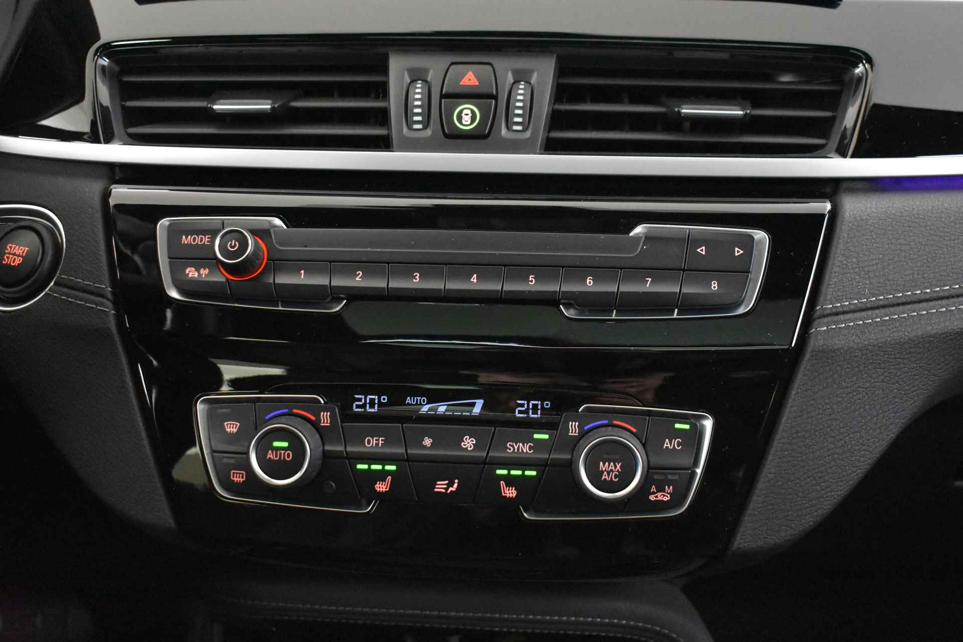 BMW X2 xDrive25e High Executive M Sport Automaat / Panoramadak / Sportstoelen / LED / Head-Up / Park Assistant / Leder / Navigatie Plus / Verwarmd Stuurwiel - 27/50