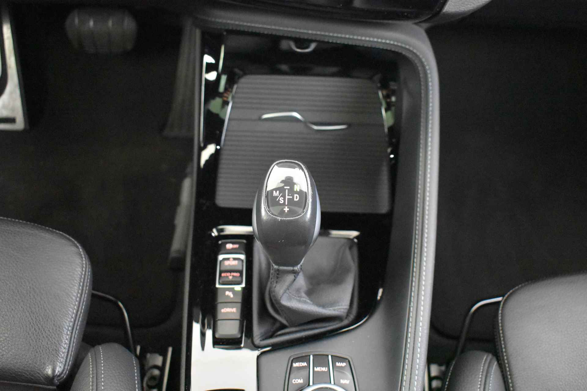 BMW X2 xDrive25e High Executive M Sportpakket / Panoramadak / Sportstoelen / LED / Head-Up / Park Assistant / Leder / Navigatie Plus / Verwarmd Stuurwiel - 29/50