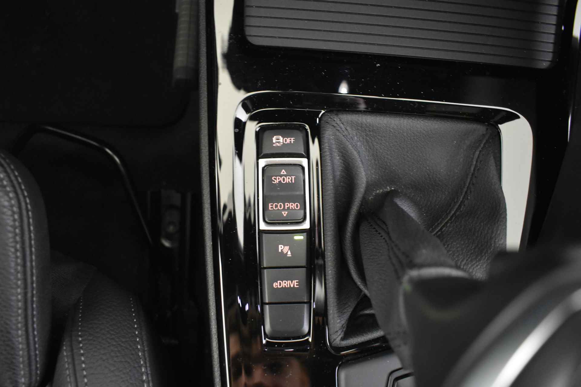 BMW X2 xDrive25e High Executive M Sport Automaat / Panoramadak / Sportstoelen / LED / Head-Up / Park Assistant / Leder / Navigatie Plus / Verwarmd Stuurwiel - 30/50