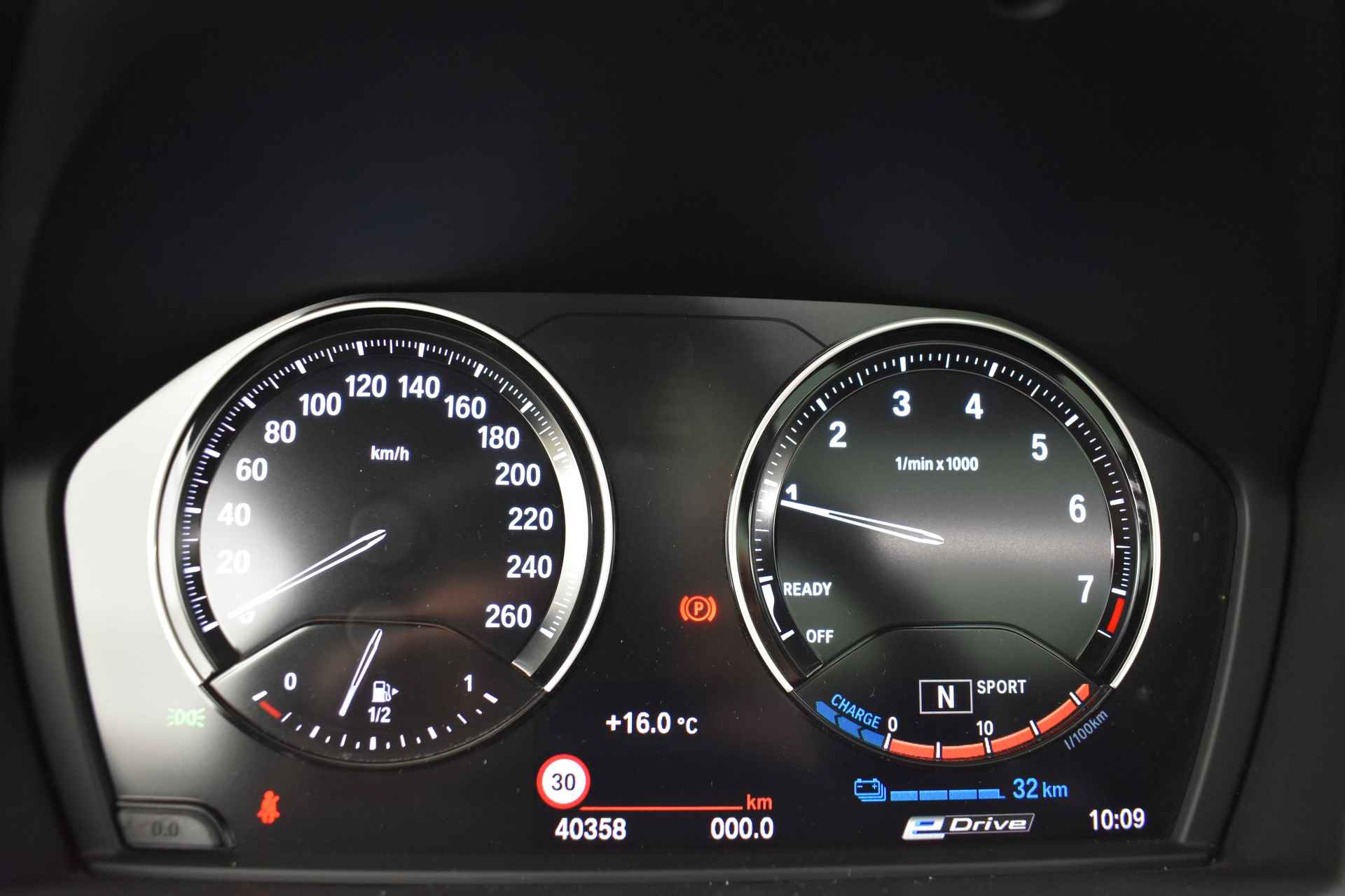 BMW X2 xDrive25e High Executive M Sport Automaat / Panoramadak / Sportstoelen / LED / Head-Up / Park Assistant / Leder / Navigatie Plus / Verwarmd Stuurwiel - 37/50