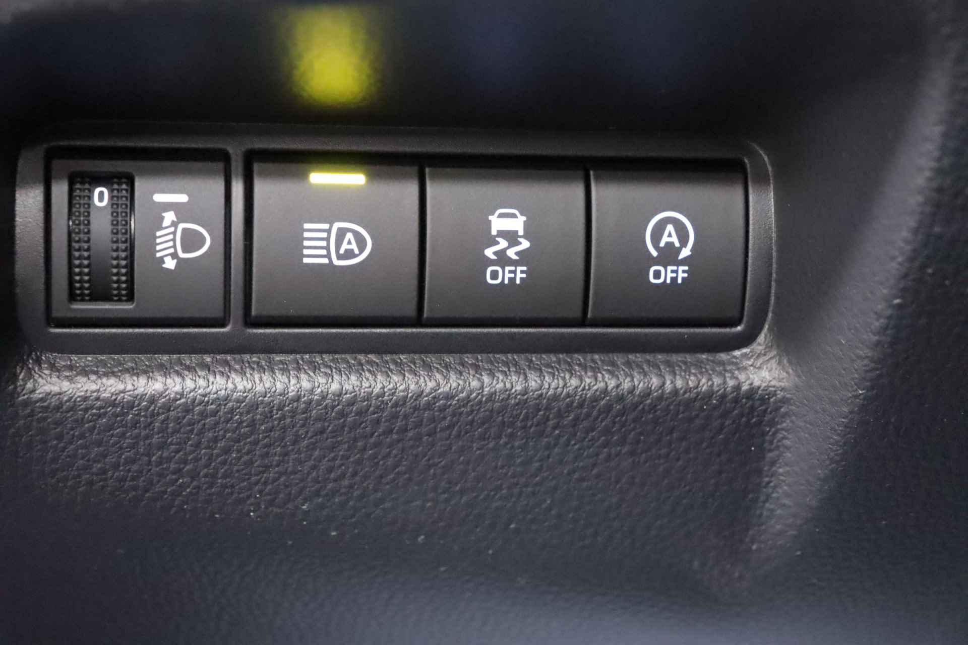 Toyota Aygo X 1.0 VVT-i S-CVT Automaat Pulse Facelift | Direct Leverbaar | Maps Navigatie | Full led | Winterpakket - 27/32