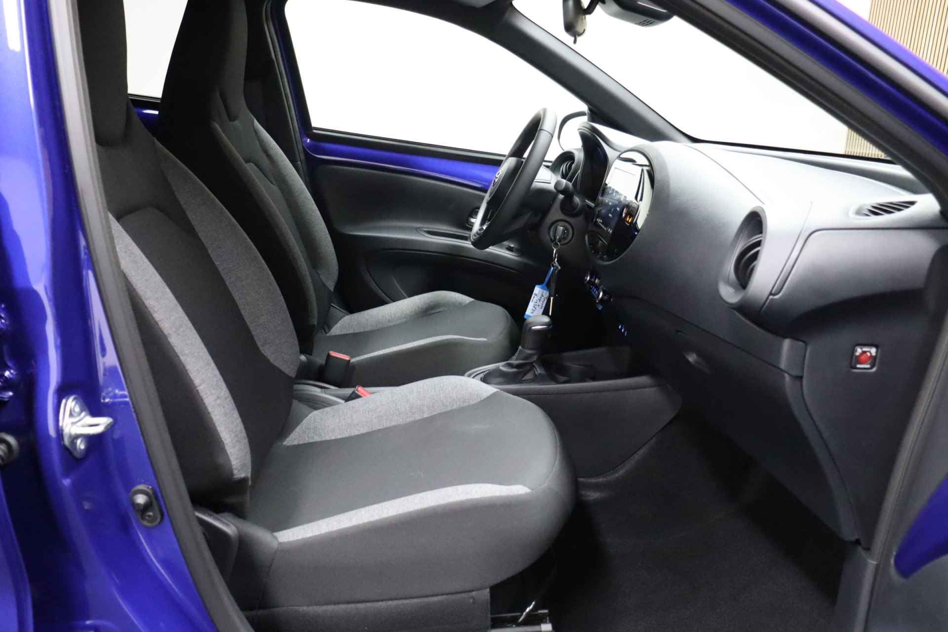 Toyota Aygo X 1.0 VVT-i S-CVT Automaat Pulse Facelift | Direct Leverbaar | Maps Navigatie | Full led | Winterpakket - 29/32