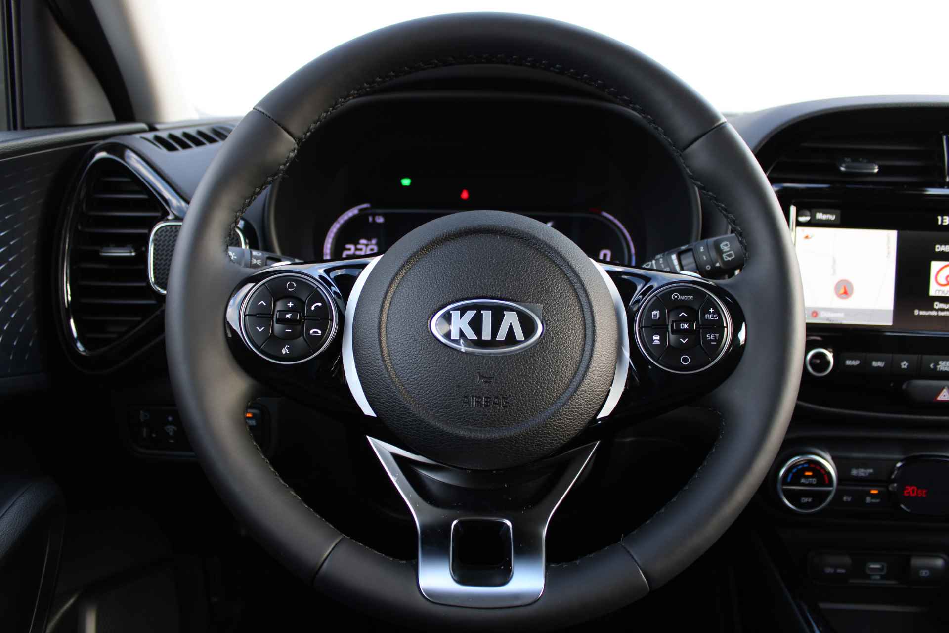 Kia e-Soul DynamicPlusLine 39.2 kWh * € 2.000,- Subsidie voor deze auto beschikbaar * - Navigatie - Camera - Climate control - Adaptieve cruise control - Fabrieksgarantie tot 10-2028 - 11/38