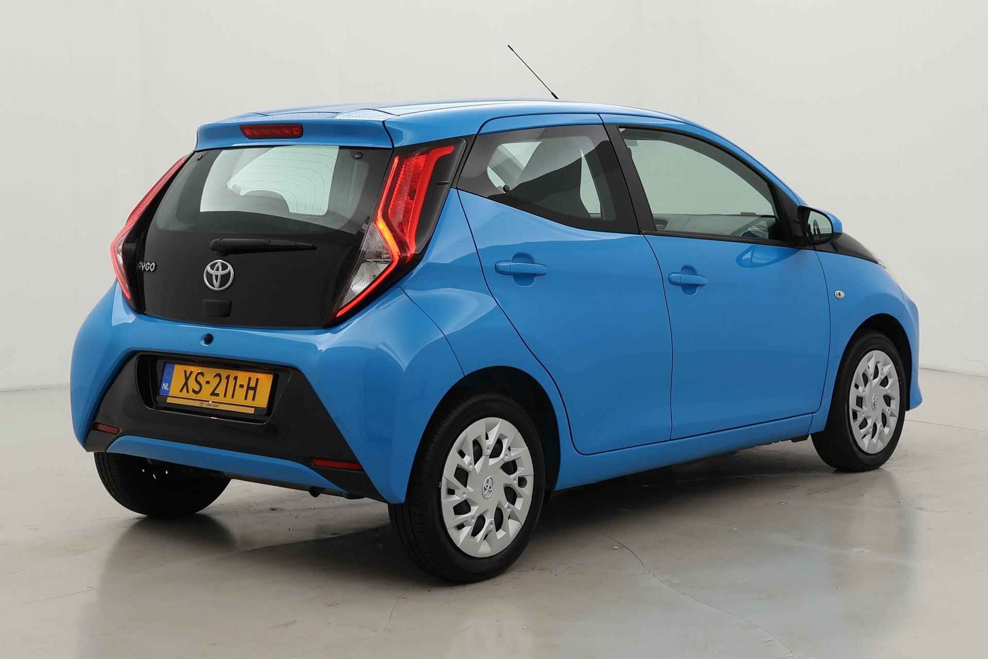 Toyota Aygo 1.0 VVT-i x-play | Apple Carplay / Android Auto - 4/33