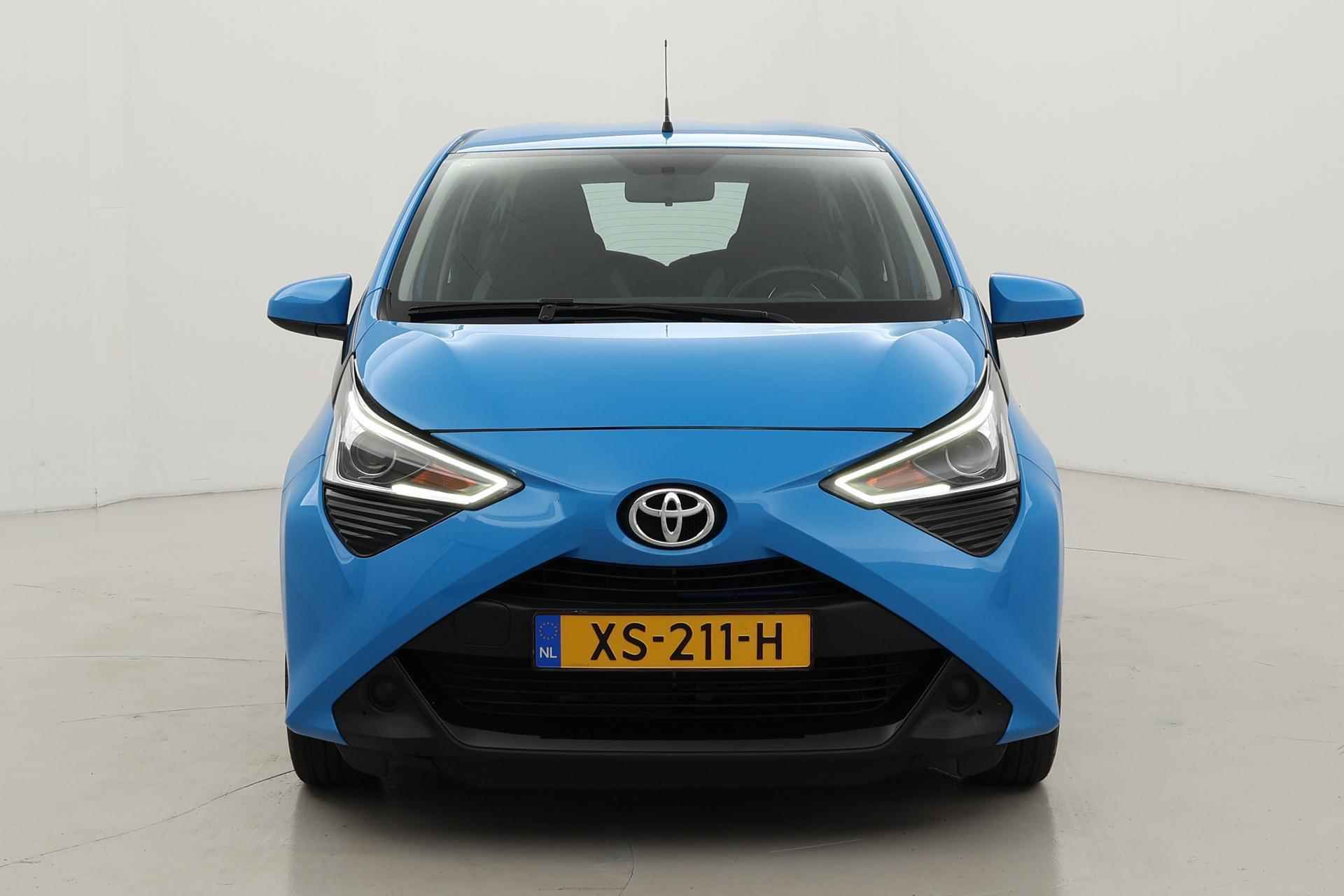 Toyota Aygo 1.0 VVT-i x-play | Apple Carplay / Android Auto - 11/33