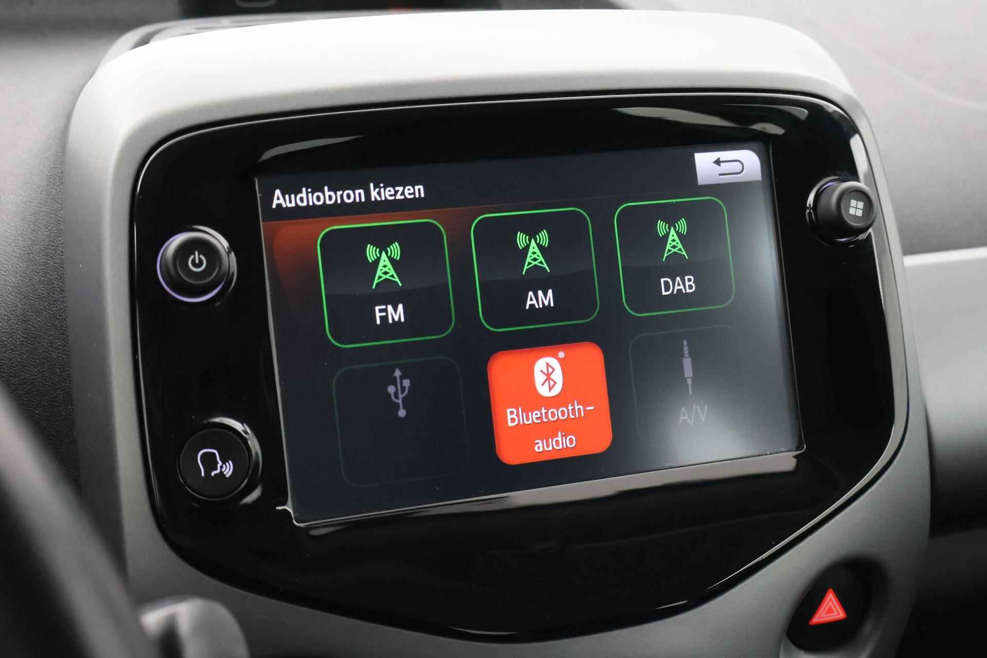 Toyota Aygo 1.0 VVT-i x-play | Apple Carplay / Android Auto - 23/33