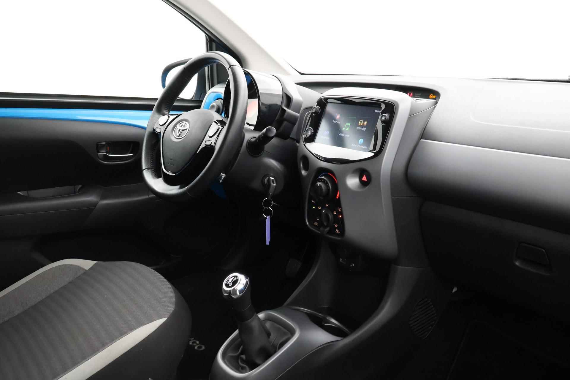 Toyota Aygo 1.0 VVT-i x-play | Apple Carplay / Android Auto - 29/33