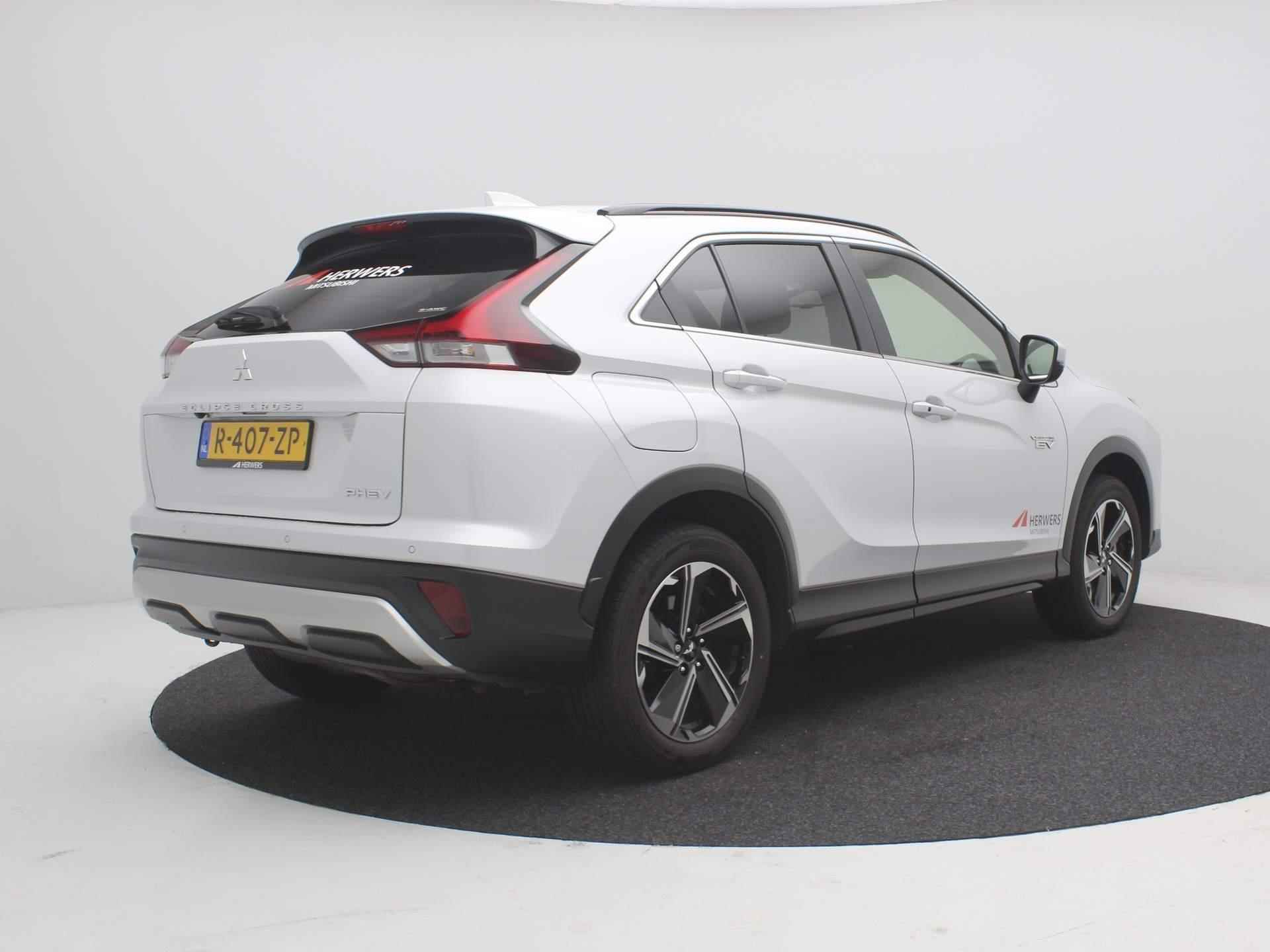 Mitsubishi Eclipse Cross 2.4 PHEV Intense+ AUTOMAAT / 1500KG TREKGEWICHT / LEDEREN BEKLEDING / NAVIGATIE / 18" LMV / CRUISE CONTROL / STOELVERWARMING VOOR / AIRCO CLIMATE CONTROL / KEYLESS ENTRY / KEYLESS START & GO / NL AUTO / FABRIEKSGARANTIE TOT 13-01-2031 / PLUG IN HYBRID / - 3/86