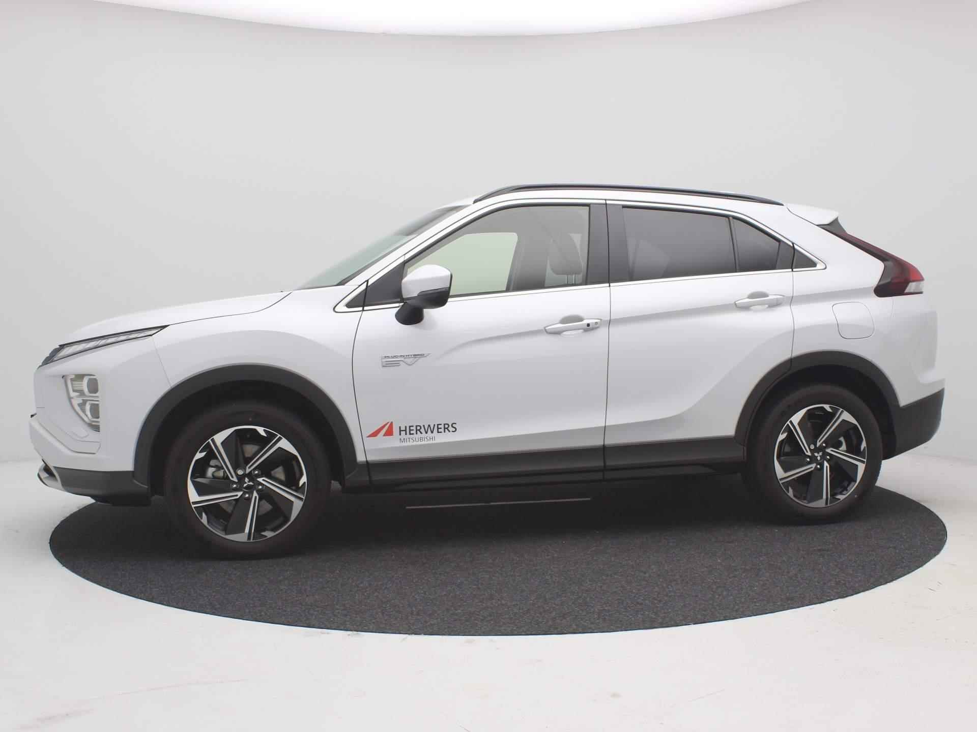 Mitsubishi Eclipse Cross 2.4 PHEV Intense+ AUTOMAAT / 1500KG TREKGEWICHT / LEDEREN BEKLEDING / NAVIGATIE / 18" LMV / CRUISE CONTROL / STOELVERWARMING VOOR / AIRCO CLIMATE CONTROL / KEYLESS ENTRY / KEYLESS START & GO / NL AUTO / FABRIEKSGARANTIE TOT 13-01-2031 / PLUG IN HYBRID / - 6/86