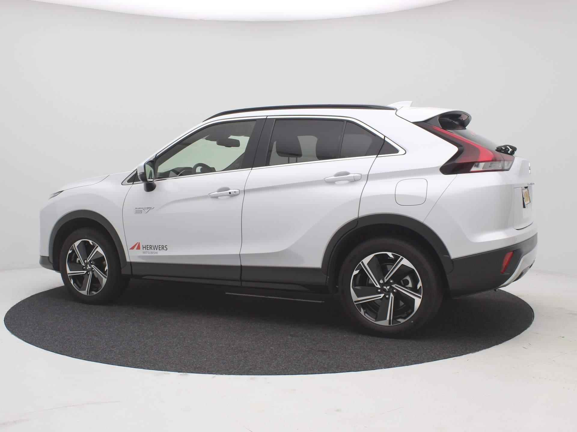 Mitsubishi Eclipse Cross 2.4 PHEV Intense+ AUTOMAAT / 1500KG TREKGEWICHT / LEDEREN BEKLEDING / NAVIGATIE / 18" LMV / CRUISE CONTROL / STOELVERWARMING VOOR / AIRCO CLIMATE CONTROL / KEYLESS ENTRY / KEYLESS START & GO / NL AUTO / FABRIEKSGARANTIE TOT 13-01-2031 / PLUG IN HYBRID / - 10/86