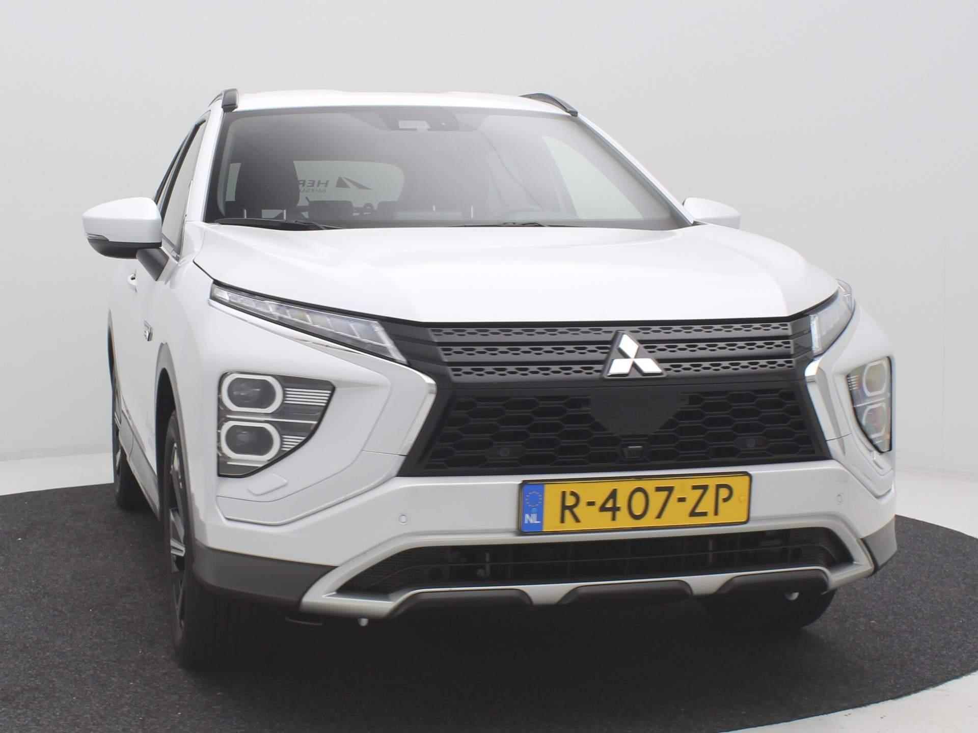 Mitsubishi Eclipse Cross 2.4 PHEV Intense+ AUTOMAAT / 1500KG TREKGEWICHT / LEDEREN BEKLEDING / NAVIGATIE / 18" LMV / CRUISE CONTROL / STOELVERWARMING VOOR / AIRCO CLIMATE CONTROL / KEYLESS ENTRY / KEYLESS START & GO / NL AUTO / FABRIEKSGARANTIE TOT 13-01-2031 / PLUG IN HYBRID / - 19/86