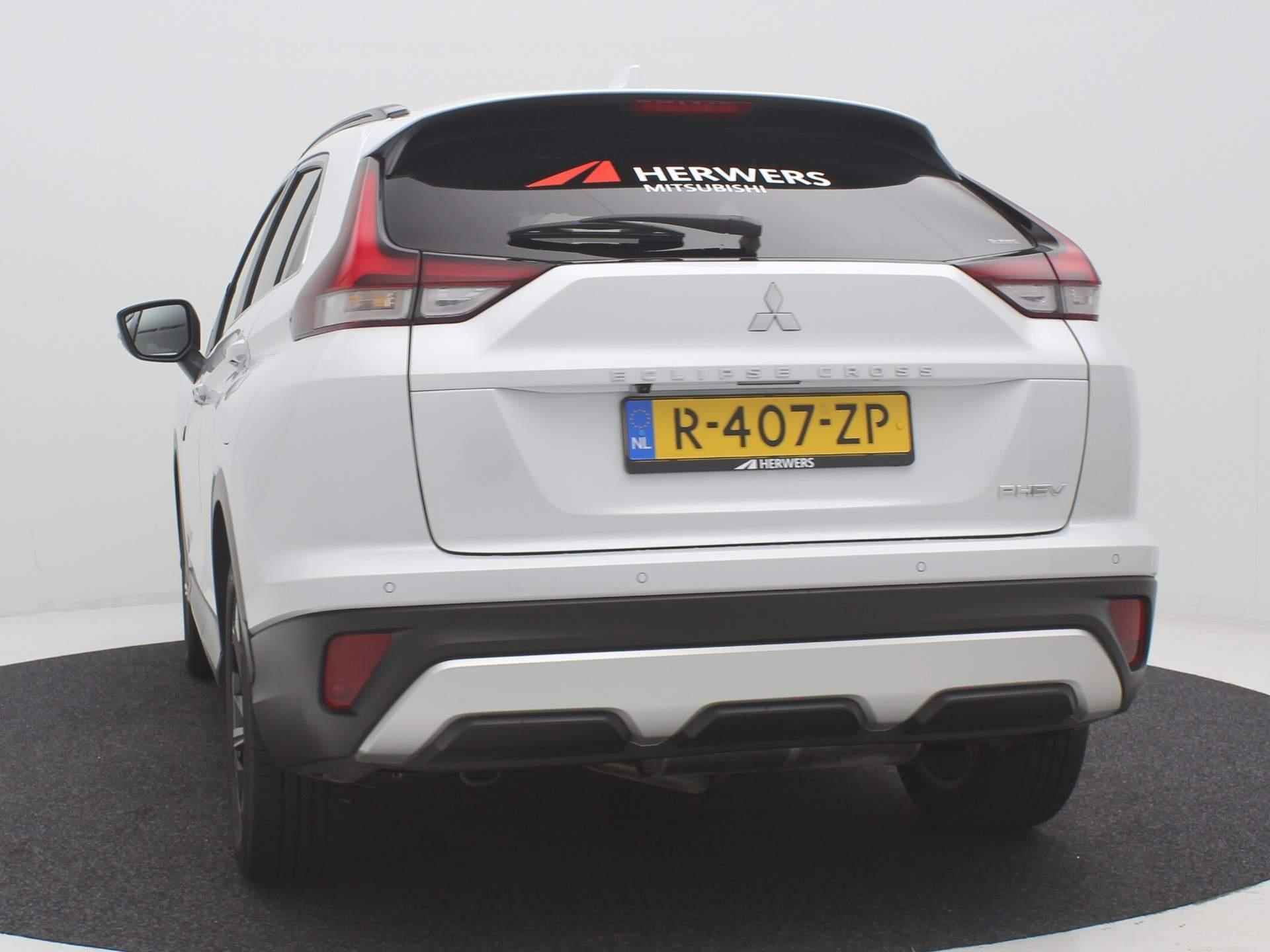 Mitsubishi Eclipse Cross 2.4 PHEV Intense+ AUTOMAAT / 1500KG TREKGEWICHT / LEDEREN BEKLEDING / NAVIGATIE / 18" LMV / CRUISE CONTROL / STOELVERWARMING VOOR / AIRCO CLIMATE CONTROL / KEYLESS ENTRY / KEYLESS START & GO / NL AUTO / FABRIEKSGARANTIE TOT 13-01-2031 / PLUG IN HYBRID / - 20/86