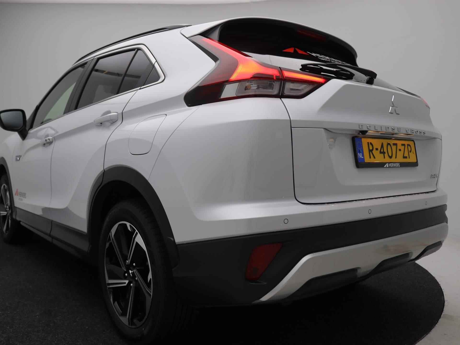 Mitsubishi Eclipse Cross 2.4 PHEV Intense+ AUTOMAAT / 1500KG TREKGEWICHT / LEDEREN BEKLEDING / NAVIGATIE / 18" LMV / CRUISE CONTROL / STOELVERWARMING VOOR / AIRCO CLIMATE CONTROL / KEYLESS ENTRY / KEYLESS START & GO / NL AUTO / FABRIEKSGARANTIE TOT 13-01-2031 / PLUG IN HYBRID / - 22/86