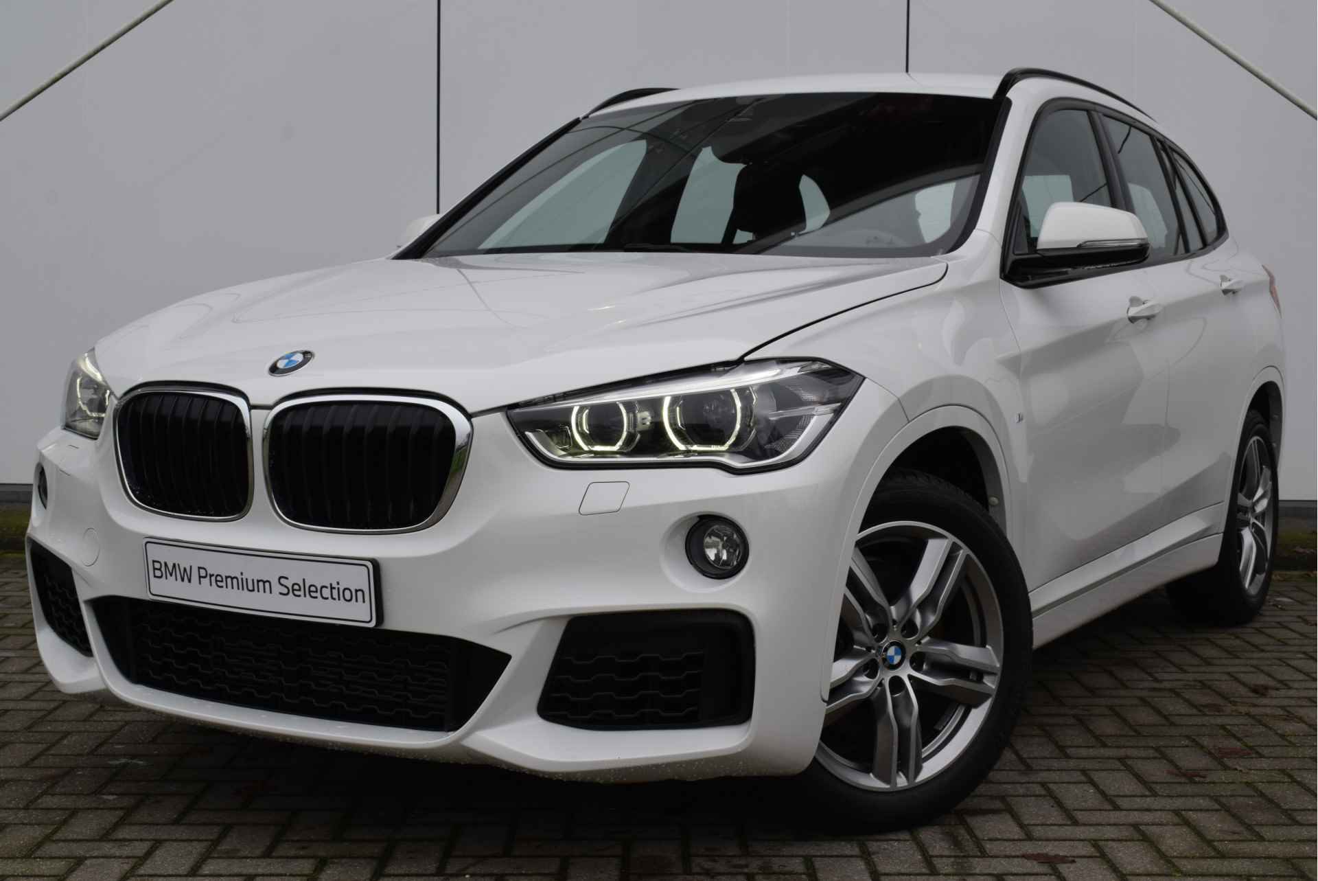 BMW X1 sDrive20i Executive M Sport Automaat / Trekhaak / Sportstoelen / Stoelverwarming / LED / Verwarmd stuurwiel / Head-Up / Cruise Control / Navigatie Plus - 26/26