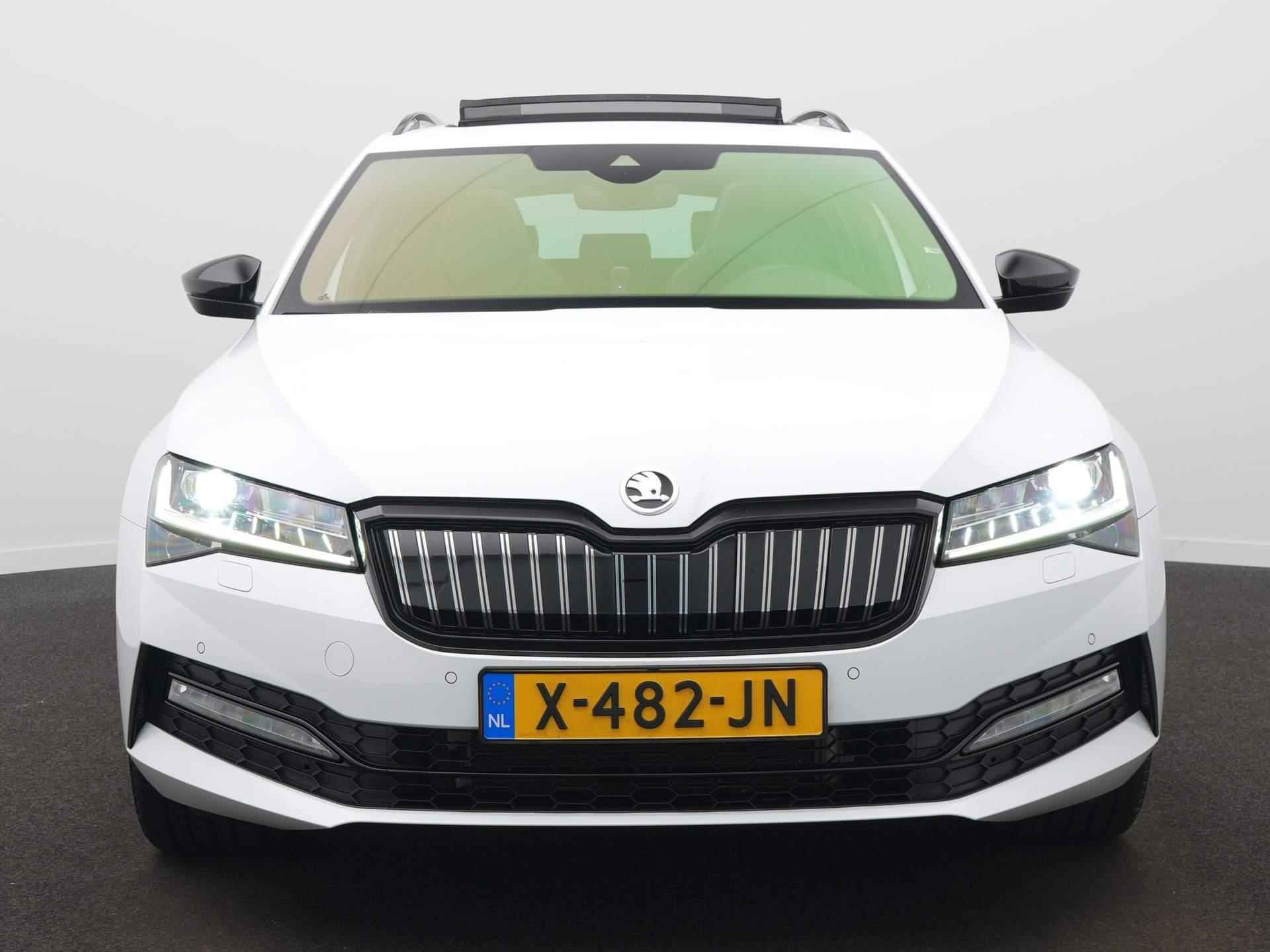 Skoda Superb Combi 1.4 TSI iV Sportline Business DSG / Elek. Trekhaak / Panodak / Elek. Stoel - 2/76