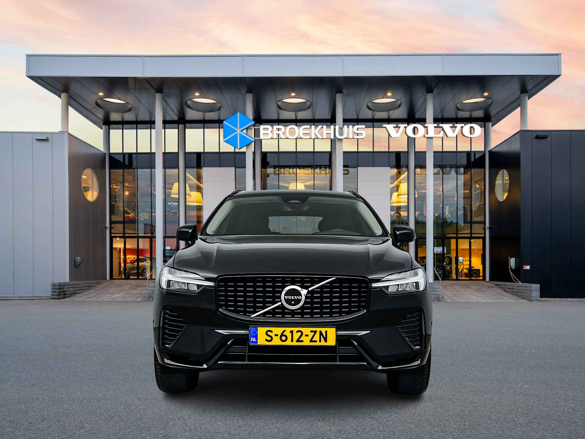 Volvo XC60 Recharge T8 AWD Ultimate Dark | Luchtvering | Harman Kardon | Trekhaak | 360 Camera | Head-up | Pilot assist | BLIS | Full LED - 6/36