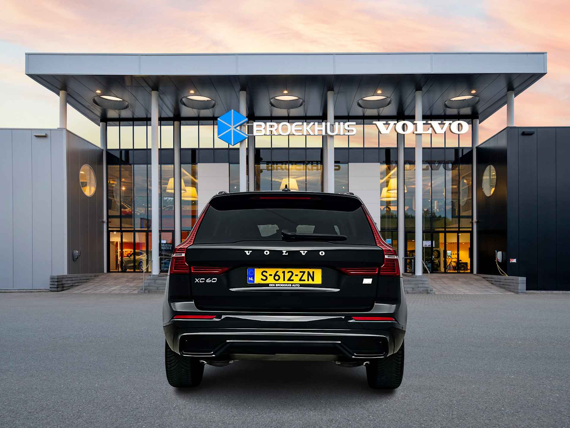 Volvo XC60 Recharge T8 AWD Ultimate Dark | Luchtvering | Harman Kardon | Trekhaak | 360 Camera | Head-up | Pilot assist | BLIS | Full LED - 7/36