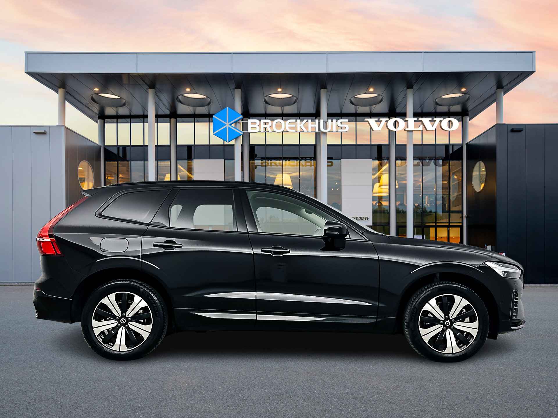 Volvo XC60 Recharge T8 AWD Ultimate Dark | Luchtvering | Harman Kardon | Trekhaak | 360 Camera | Head-up | Pilot assist | BLIS | Full LED - 8/36