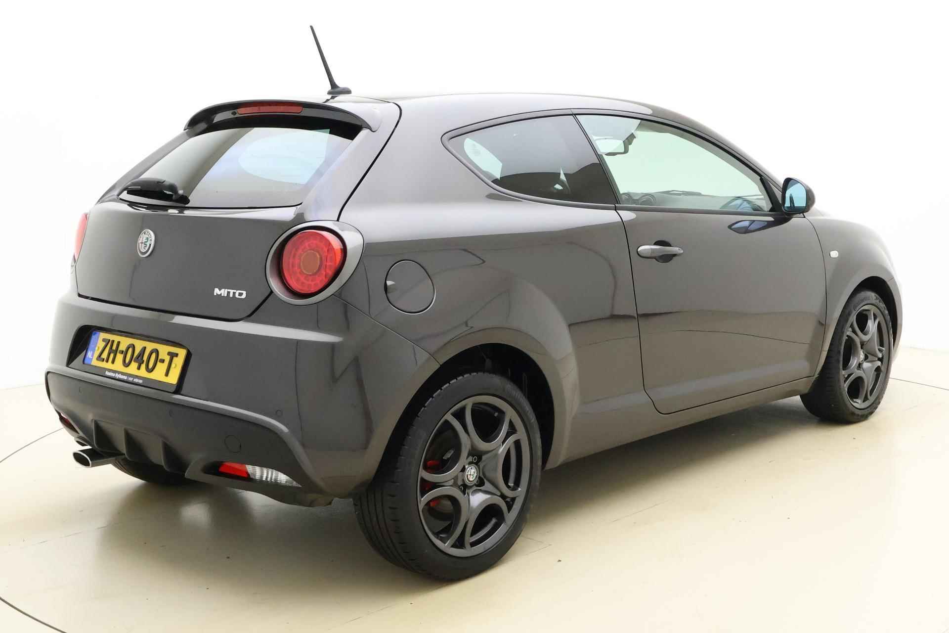 Alfa Romeo MiTo 0.9 TwinAir ECO | Navigatie | Climate Control | Cruise Control | 16'' LM Velgen | Parkeersensoren achter - 2/28