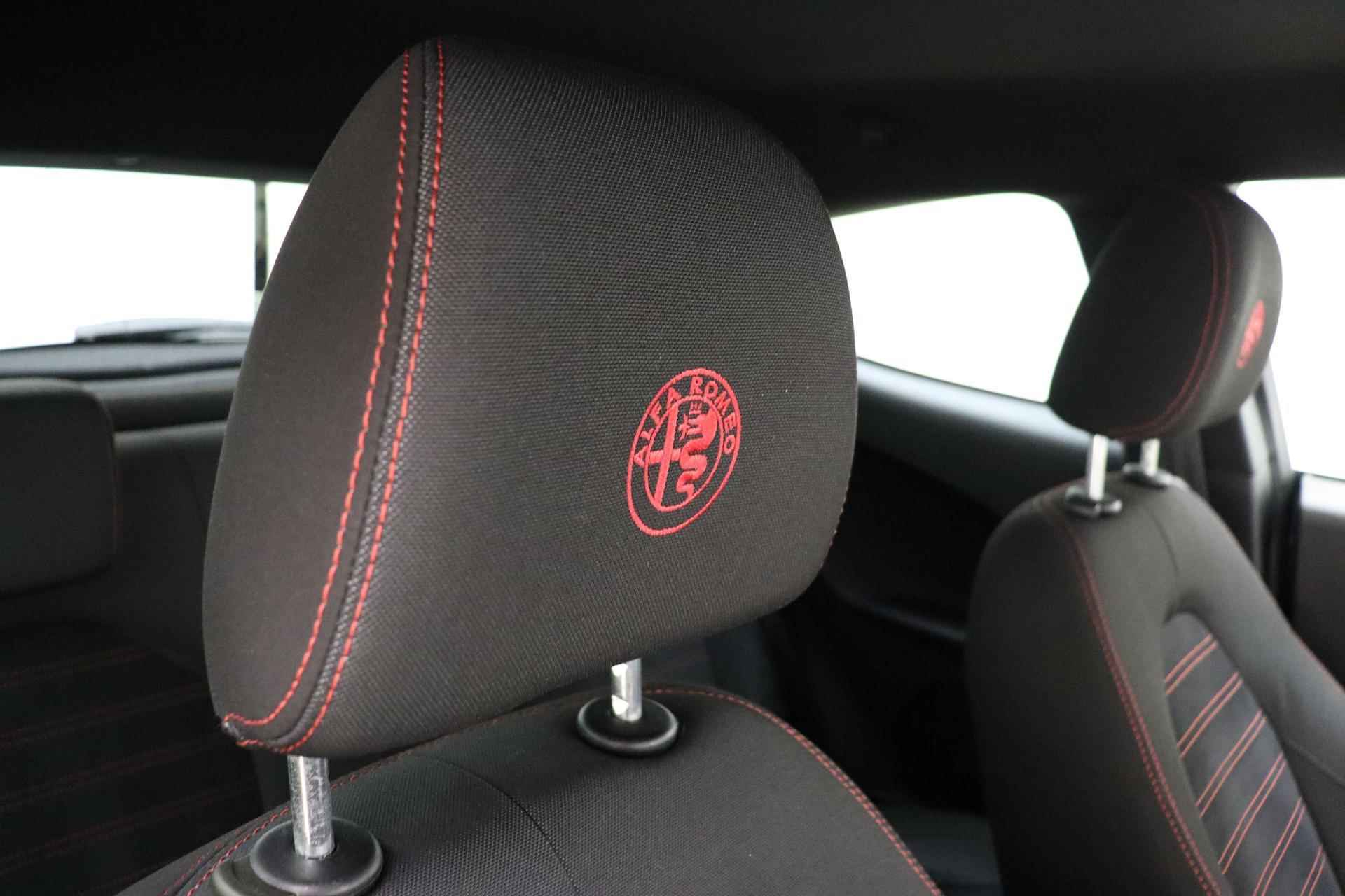 Alfa Romeo MiTo 0.9 TwinAir ECO | Navigatie | Climate Control | Cruise Control | 16'' LM Velgen | Parkeersensoren achter - 14/28