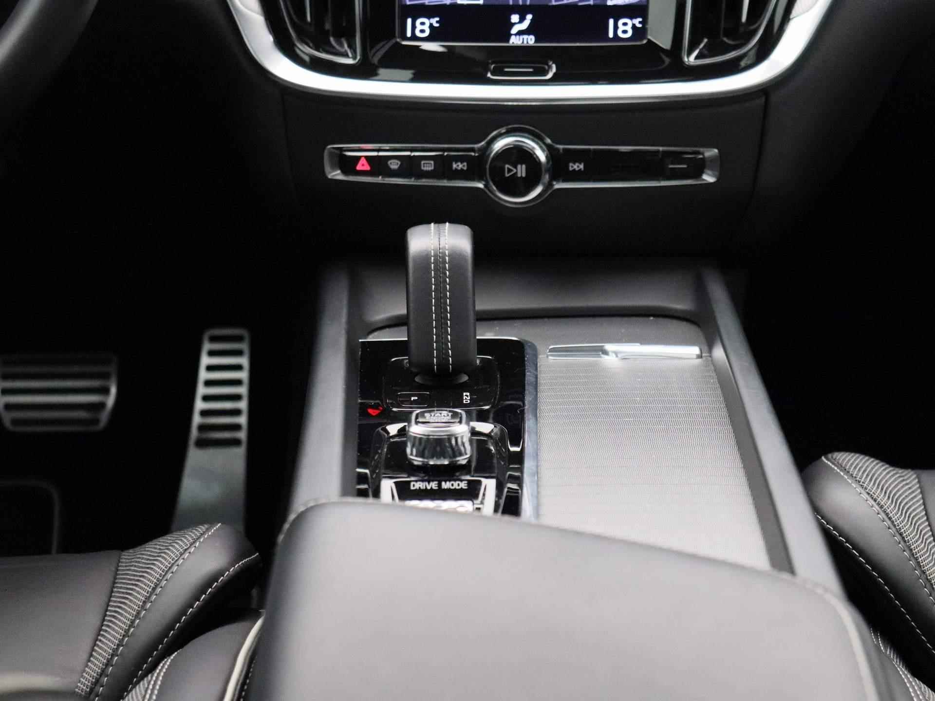 Volvo S60 2.0 B3 R-Design Aut. | Panoramadak | Harman Kardon | memory seats | Leder | Navigatie | Camera | ECC | PDC | Schuifdak | LED | - 11/40