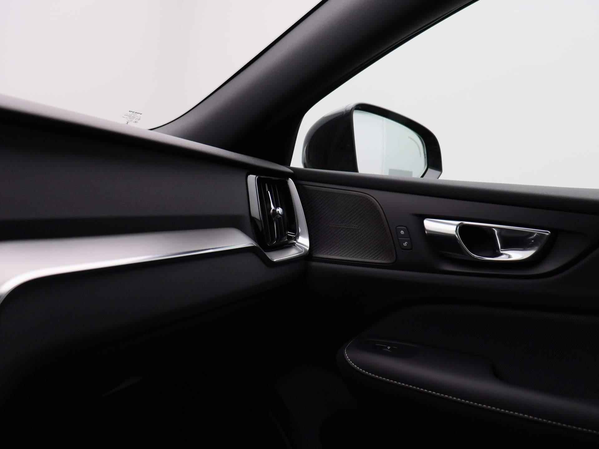 Volvo S60 2.0 B3 R-Design Aut. | Panoramadak | Harman Kardon | memory seats | Leder | Navigatie | Camera | ECC | PDC | Schuifdak | LED | - 27/40