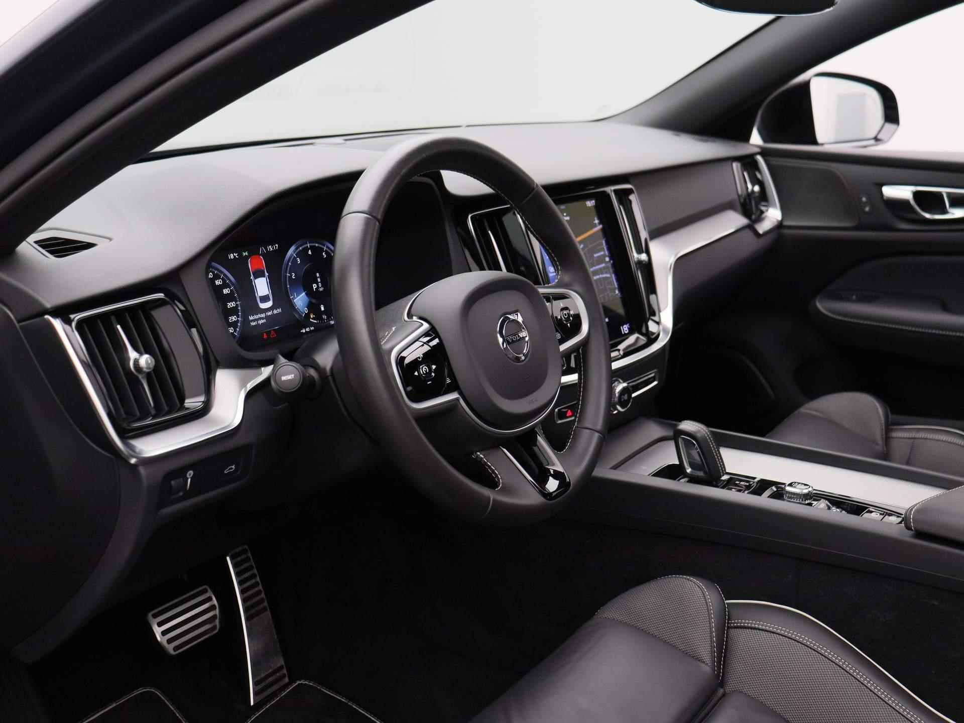 Volvo S60 2.0 B3 R-Design Aut. | Panoramadak | Harman Kardon | memory seats | Leder | Navigatie | Camera | ECC | PDC | Schuifdak | LED | - 33/40
