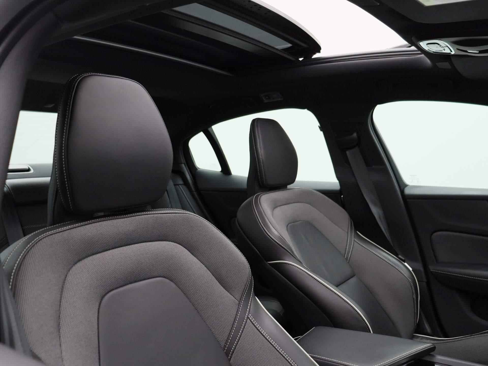 Volvo S60 2.0 B3 R-Design Aut. | Panoramadak | Harman Kardon | memory seats | Leder | Navigatie | Camera | ECC | PDC | Schuifdak | LED | - 36/40
