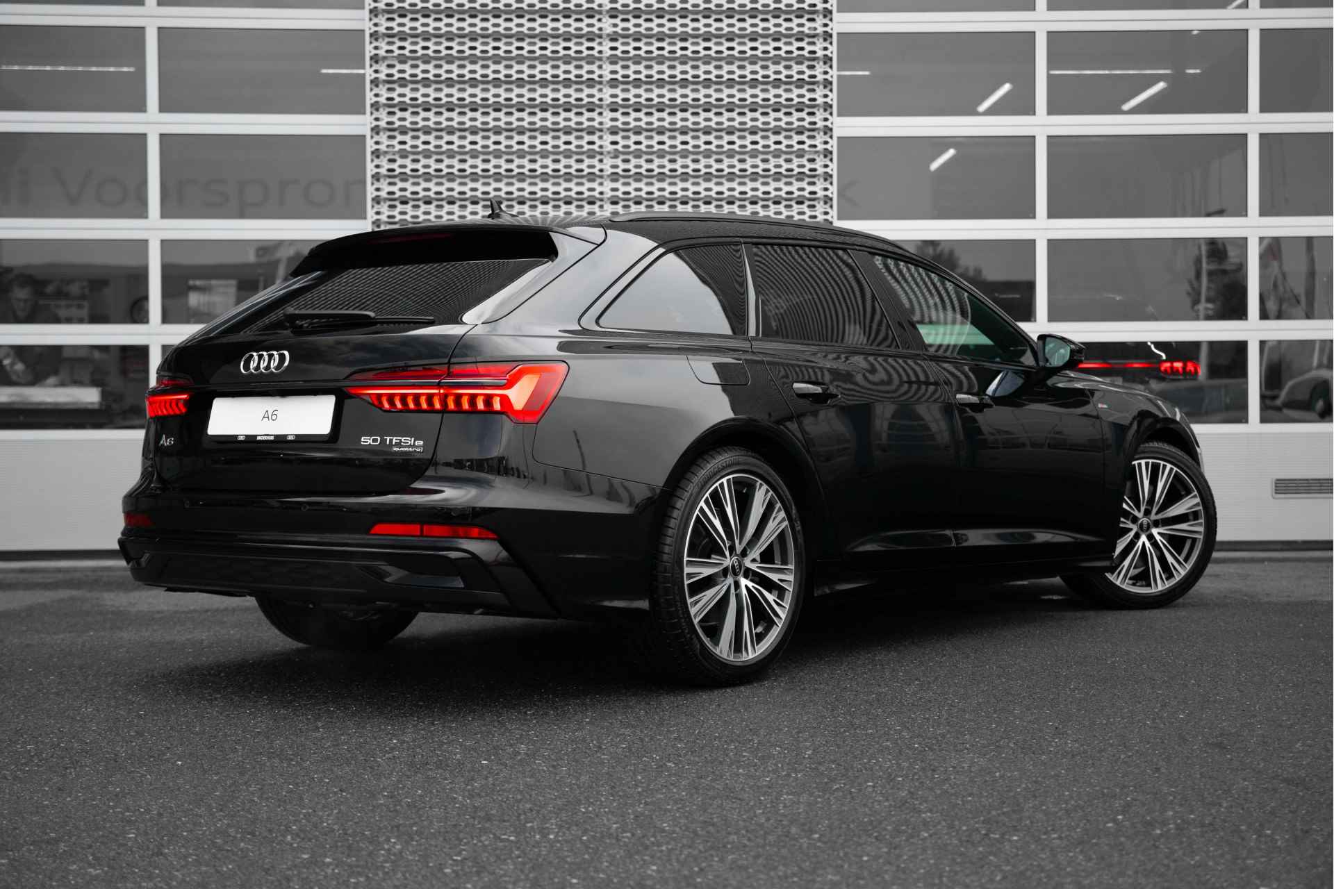 Audi A6 Avant 50 TFSI e quattro S edition Competition | Tour | Camera | Panoramadak | Stoelverwarming - 3/77