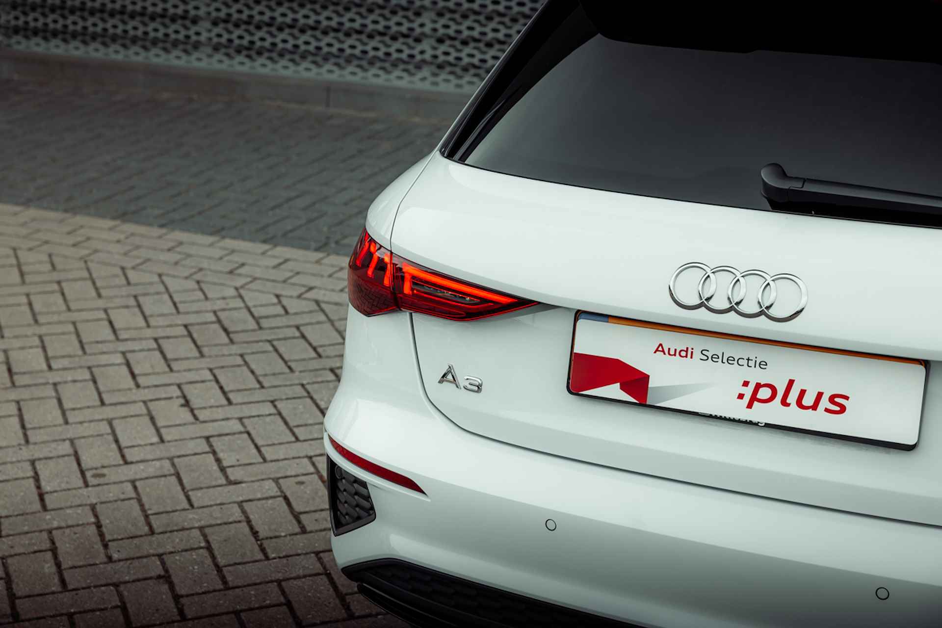 Audi A3 Sportback 35 TFSI 150pk s-tronic S edition | Panoramadak | Optiek zwart | Stoelverwarming | Privacy glass - 13/31