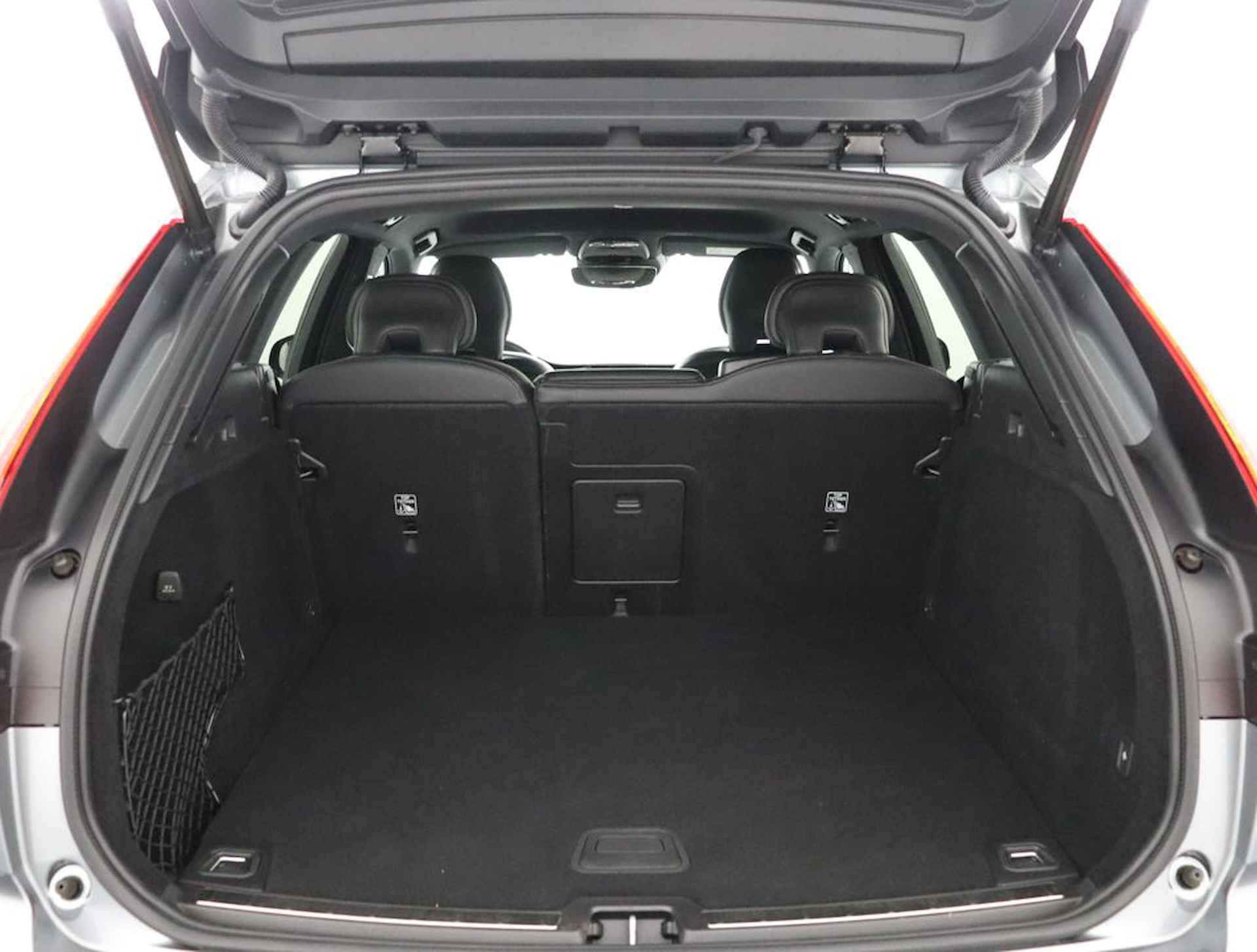 Volvo XC60 B4 R-Design | Semi elektrische trekhaak | Parkassist voor & achter | Parkassist camera | Elektrisch verstelbare stoelen incl. ge - 32/58