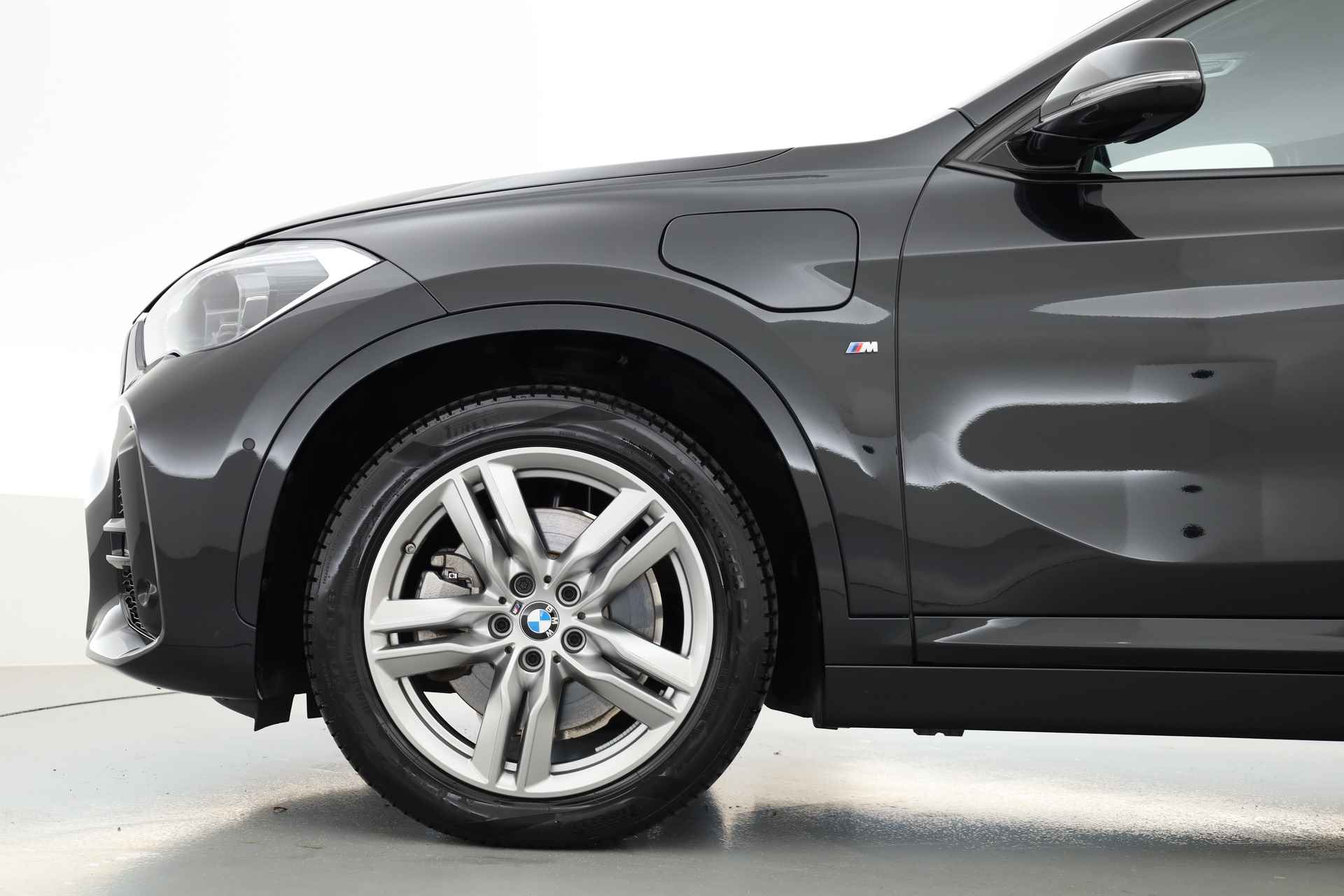 BMW X1 xDrive25e M Sport | Navi | Camera | Afn. Trekhaak | 18" | LED | Stoelverw. | - 23/27