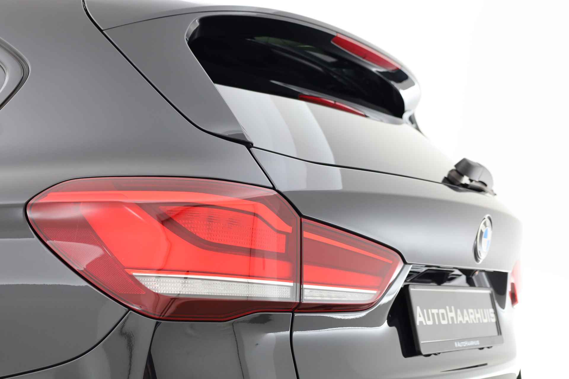 BMW X1 xDrive25e M Sport | Navi | Camera | Afn. Trekhaak | 18" | LED | Stoelverw. | - 25/27