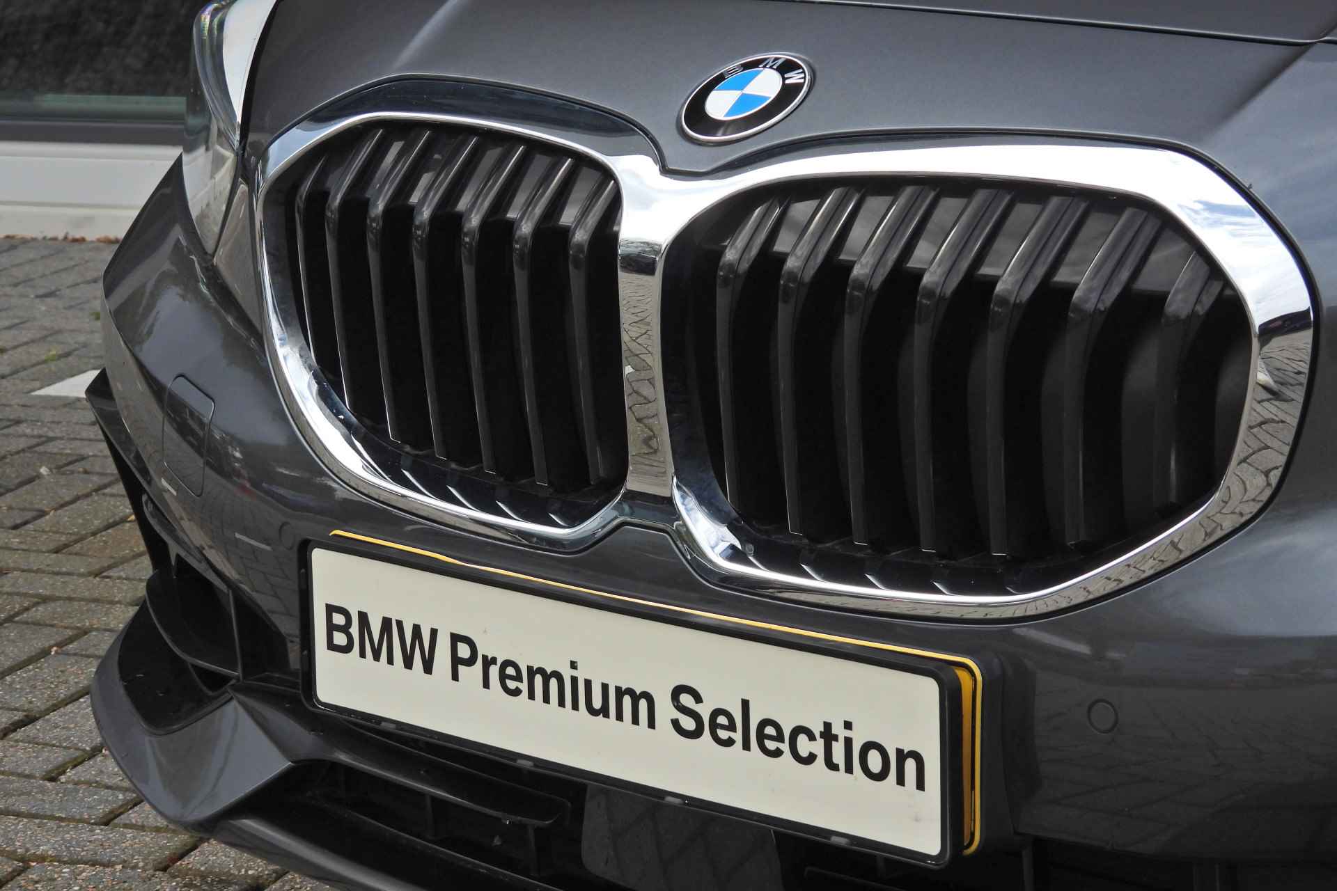 BMW 1-serie 118i Executive Sport Line Automaat / Sportstoelen / LED / Live Cockpit Professional / PDC voor + achter / Cruise Control - 12/34