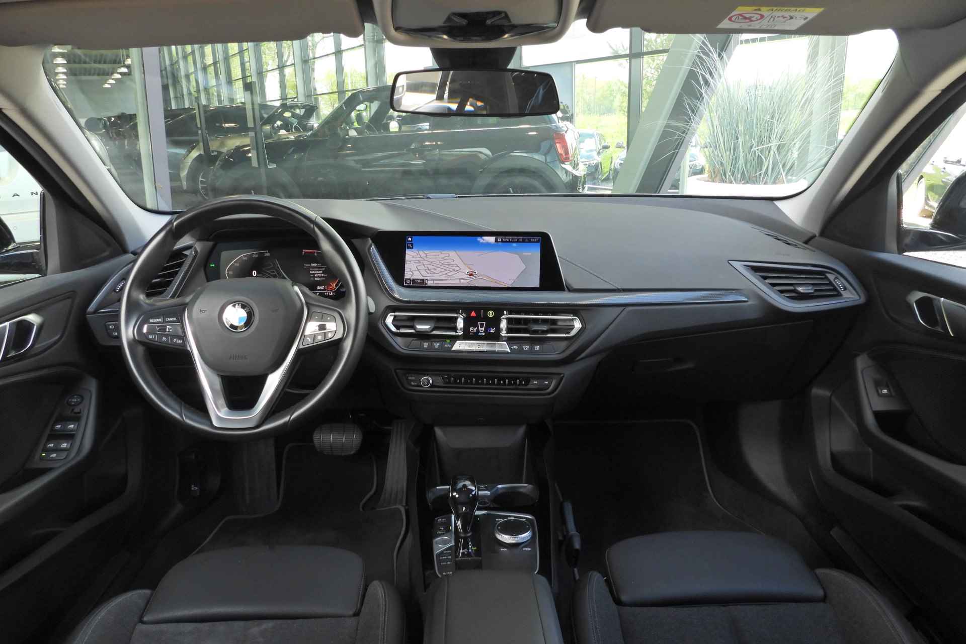 BMW 1-serie 118i Executive Sport Line Automaat / Sportstoelen / LED / Live Cockpit Professional / PDC voor + achter / Cruise Control - 22/34