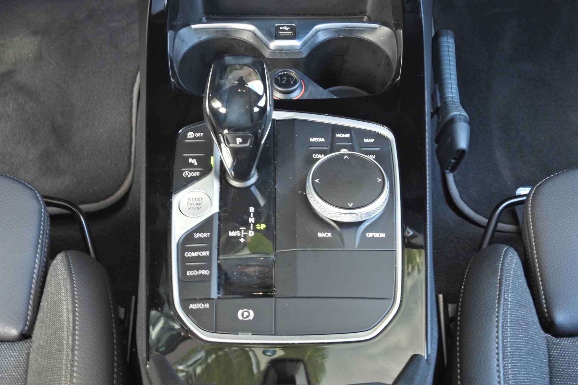 BMW 1-serie 118i Executive Sport Line Automaat / Sportstoelen / LED / Live Cockpit Professional / PDC voor + achter / Cruise Control - 25/34