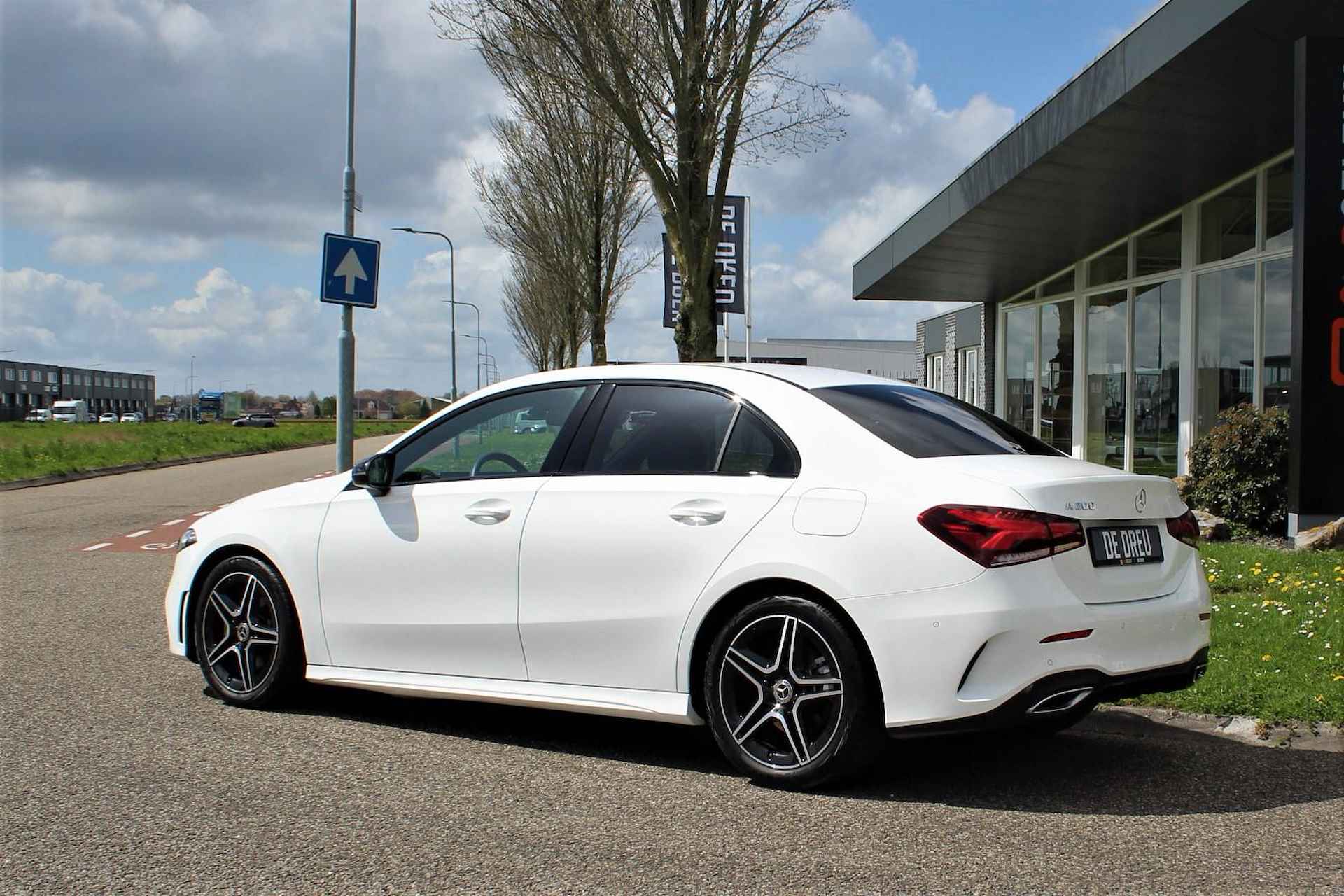 Mercedes-Benz A-klasse 200 AMG-Line Automaat | NIGHT | CAMERA | LED | INPARKEERSYSTEEM | - 3/34