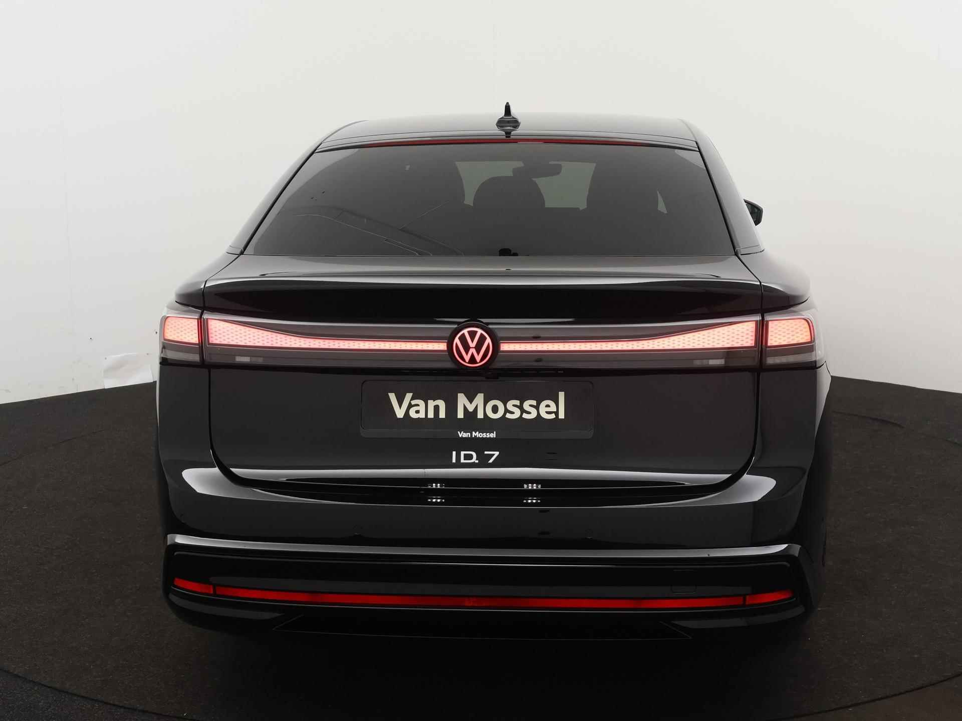 Volkswagen ID.7 Pro Business 77 kWh 268 PK | Apple Carplay | 360 Camera | IQ lights | Climate control | Keyless access | Elektrische achterklep | Android Auto | Navigatie | Ruiten getint | - 4/23