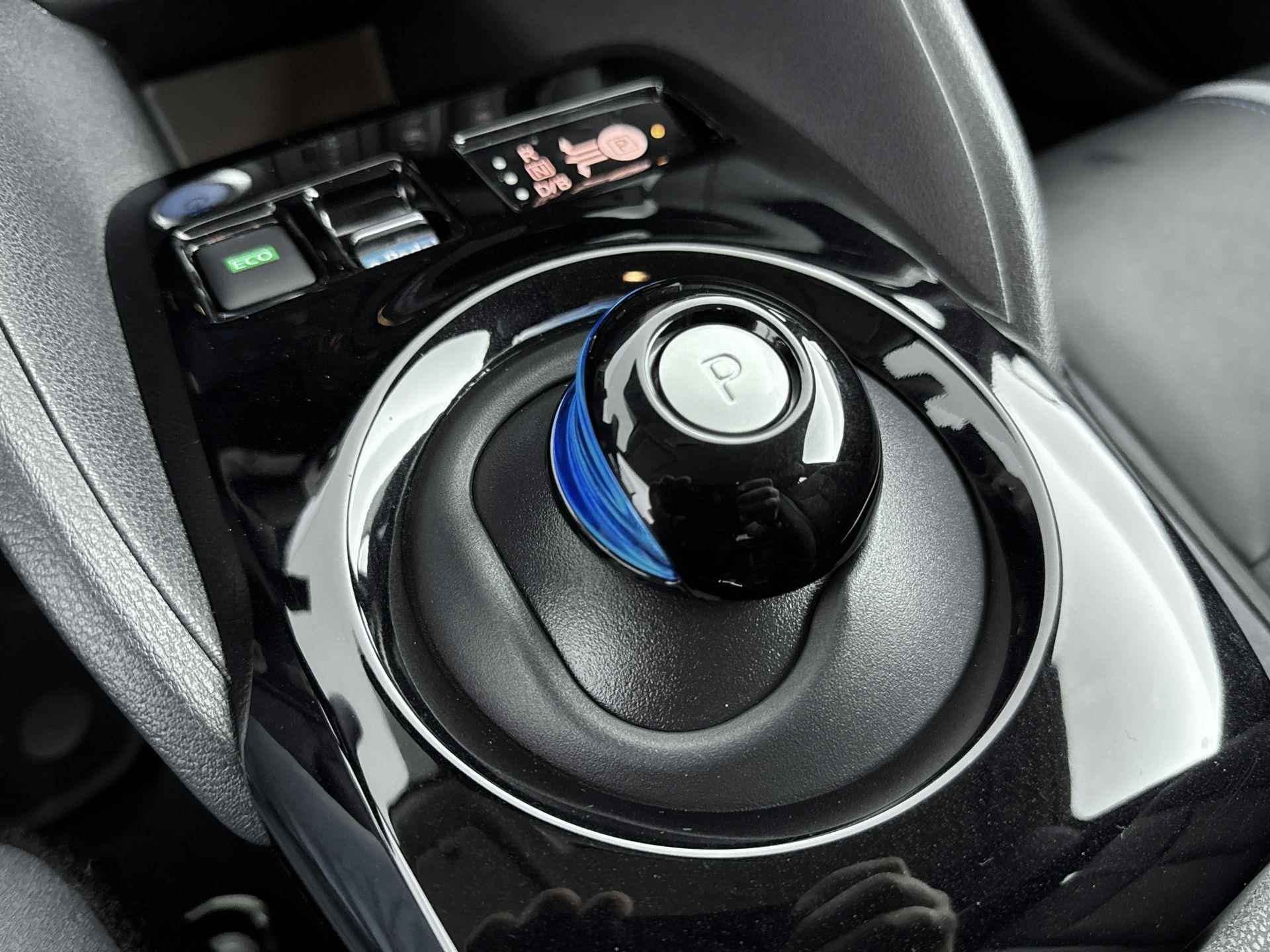 Nissan LEAF Tekna 40 kWh Stoelverwarming | Kunstlederen bekleding | AutoPilot | Navigatie - 9/24