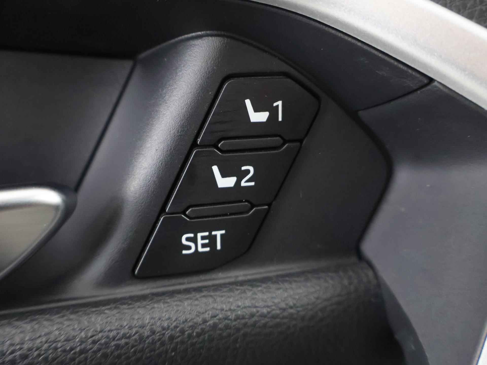 Toyota RAV4 2.5 Hybrid AWD Bi-Tone  Keyless go | Navigatie | Airco | JBL Audio | Apple CarPlay | Lederen Interieur | Stoelverwarming | Ele. stoelen + Geheugen | - 37/49