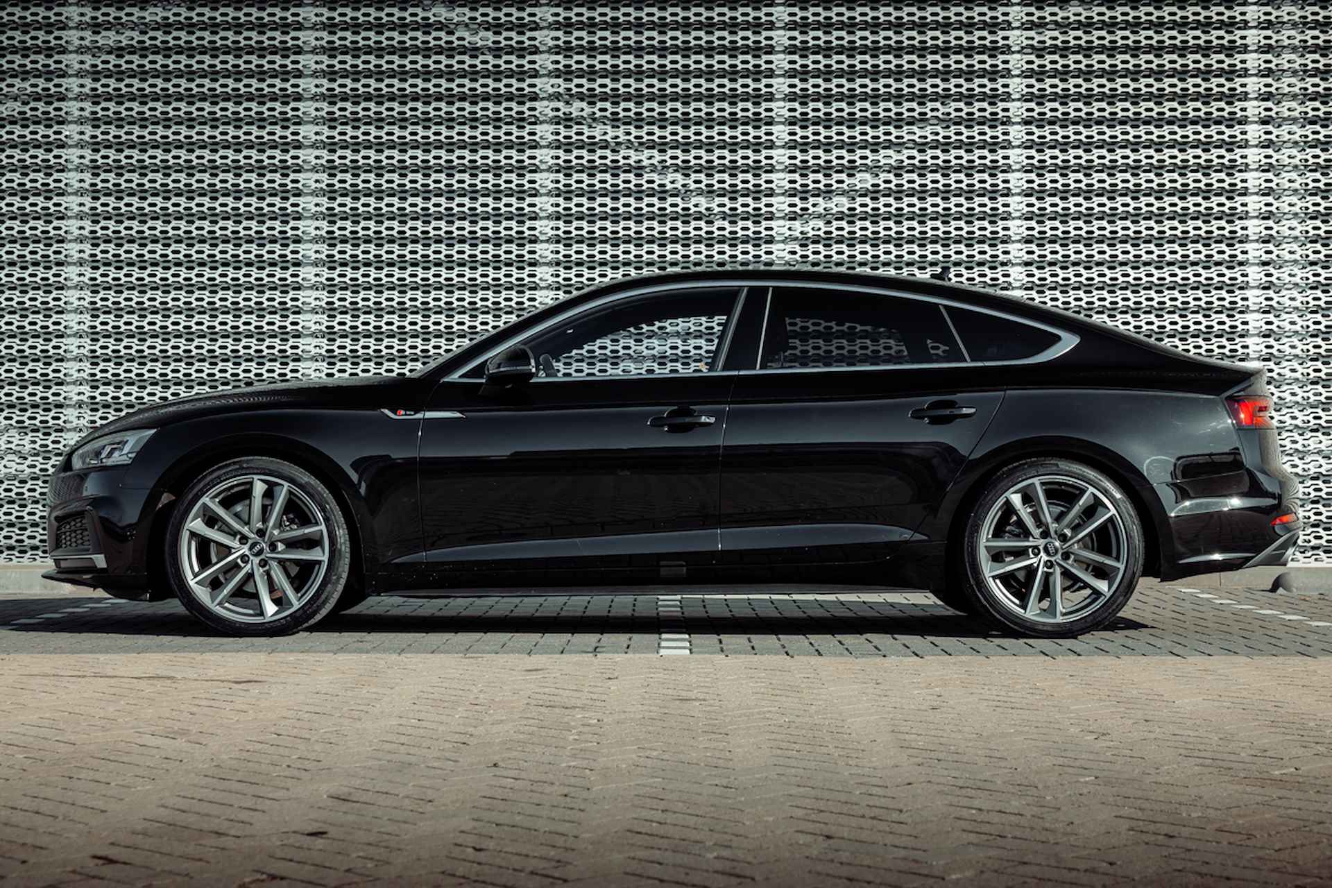 Audi A5 Sportback 40 TFSI 190pk s-tronic S Line Edition | Leder fijnnappa | Elektr. stoelen | Demperregeling | 19" LM velgen | Camera | Apple Carplay - 3/35